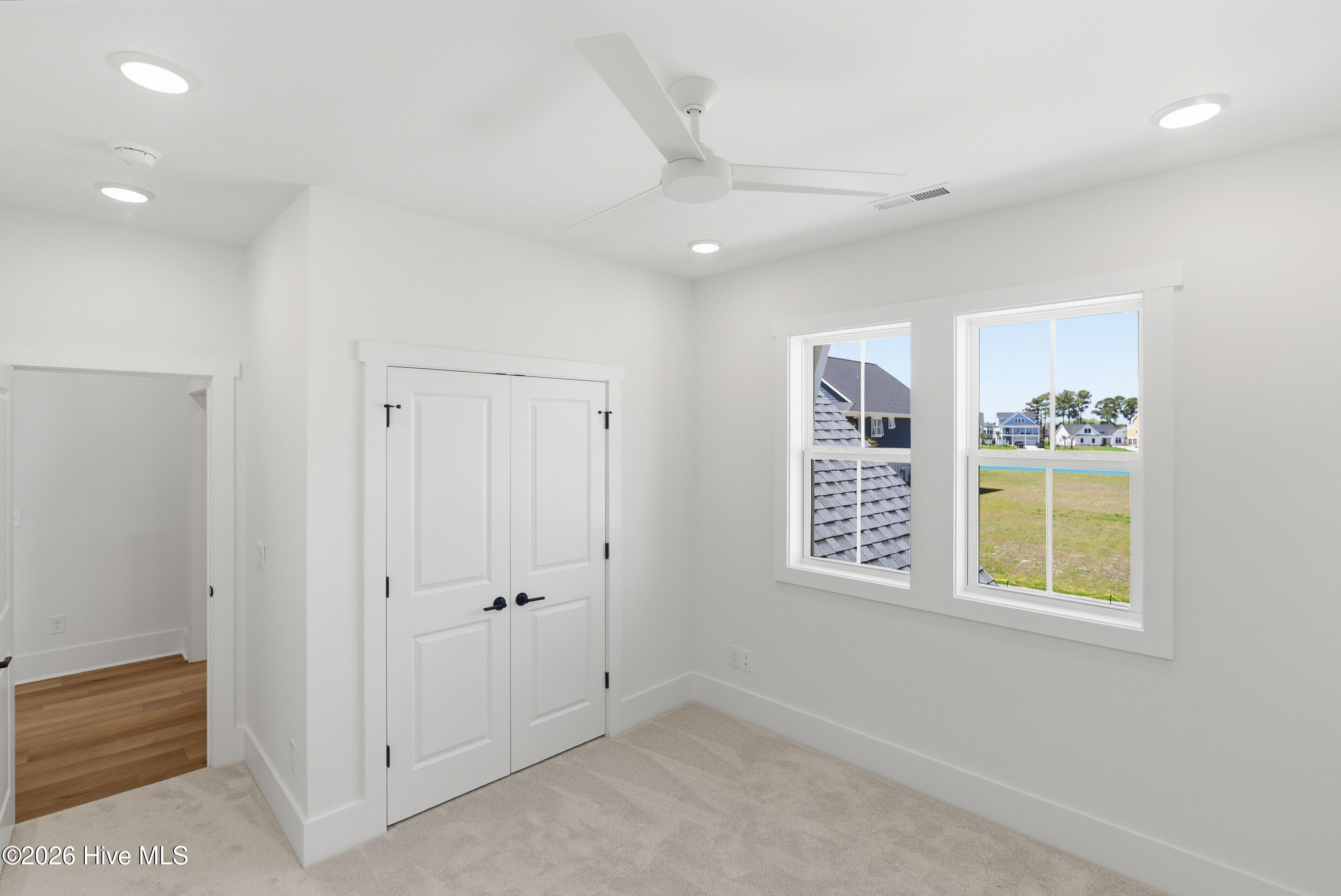 100564913 | Photo 46