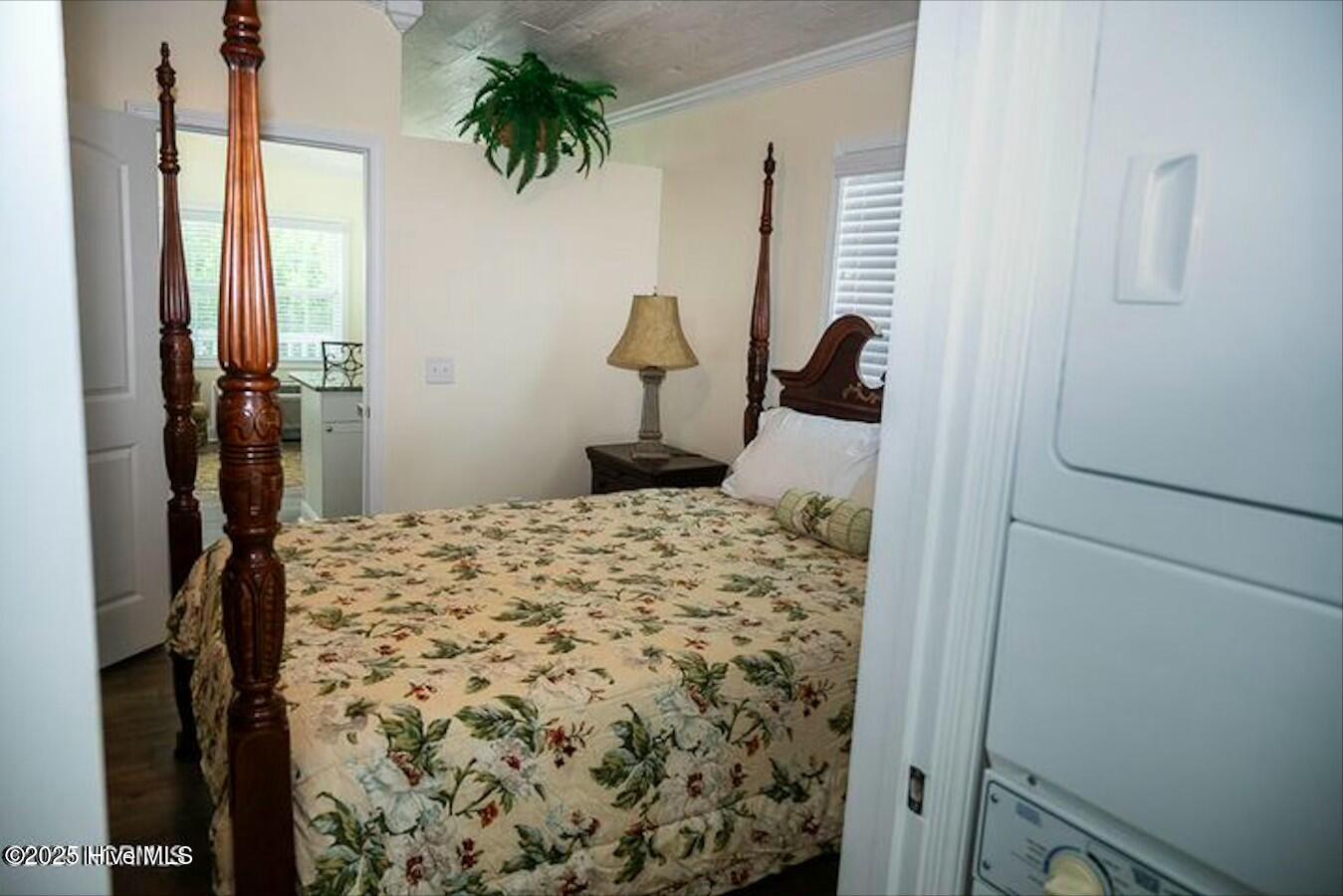 100490306 | Photo 24