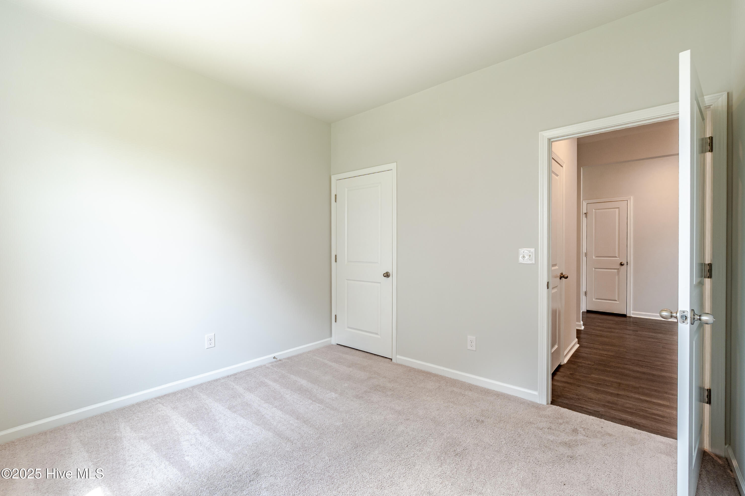 100526053 | Photo 42