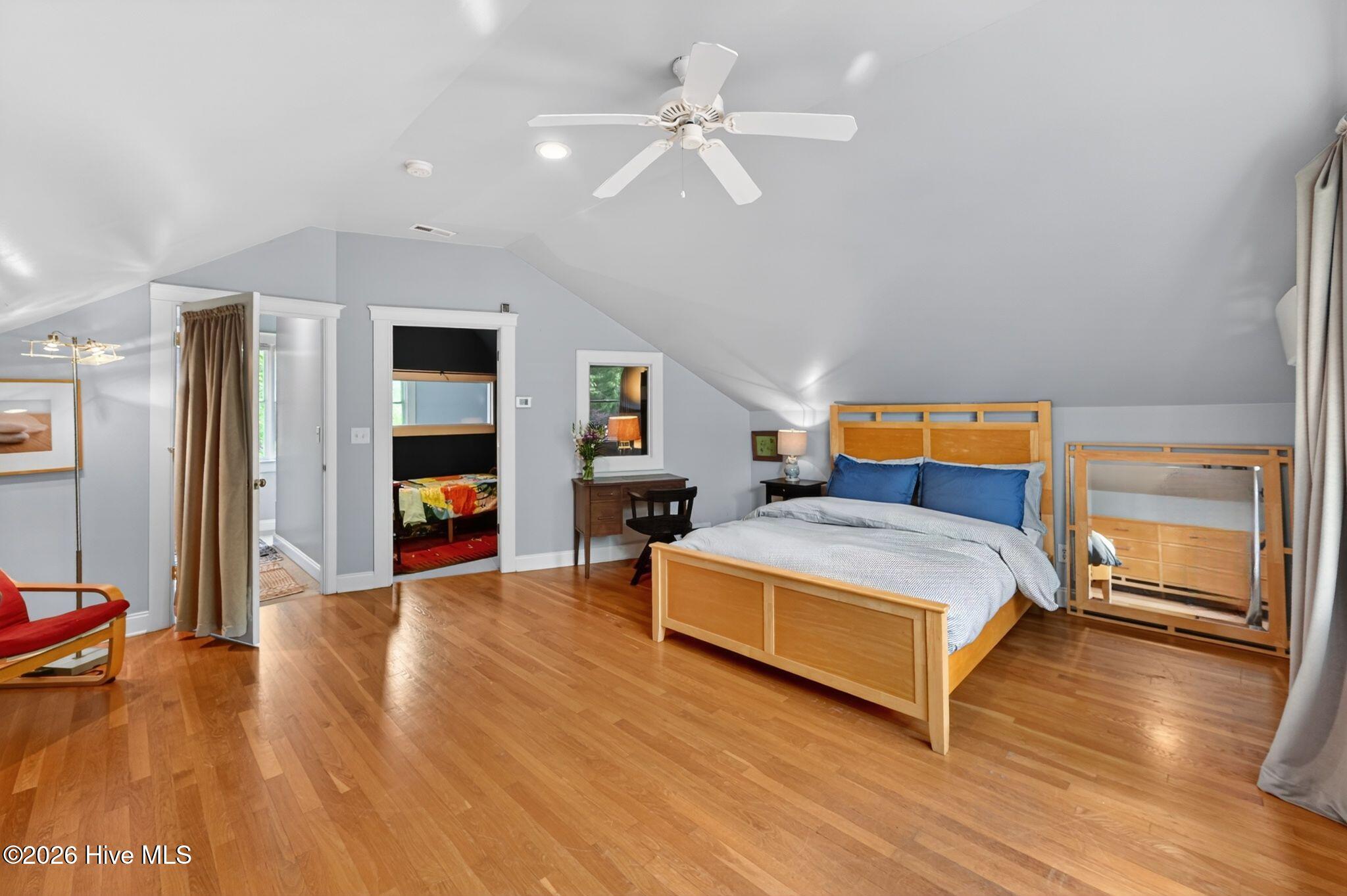 100569921 | Photo 38