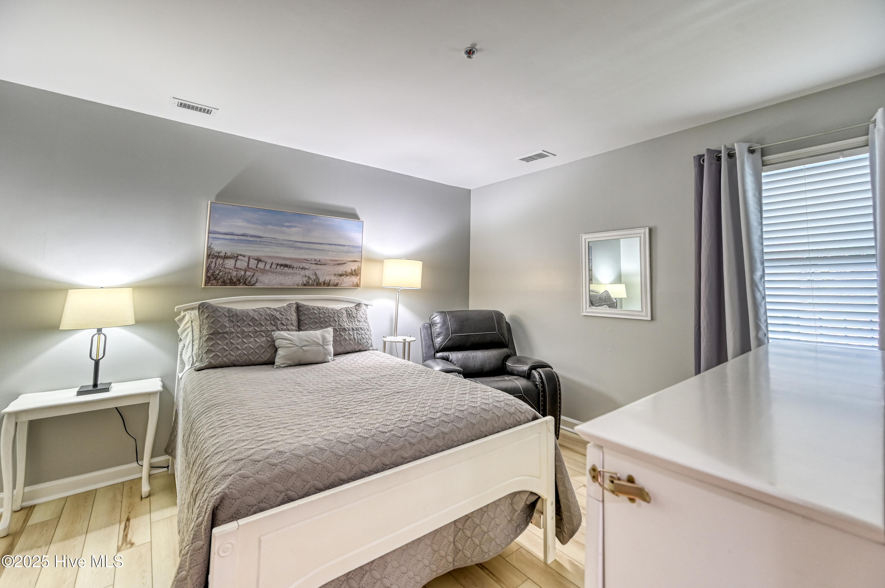 100536578 | Photo 14