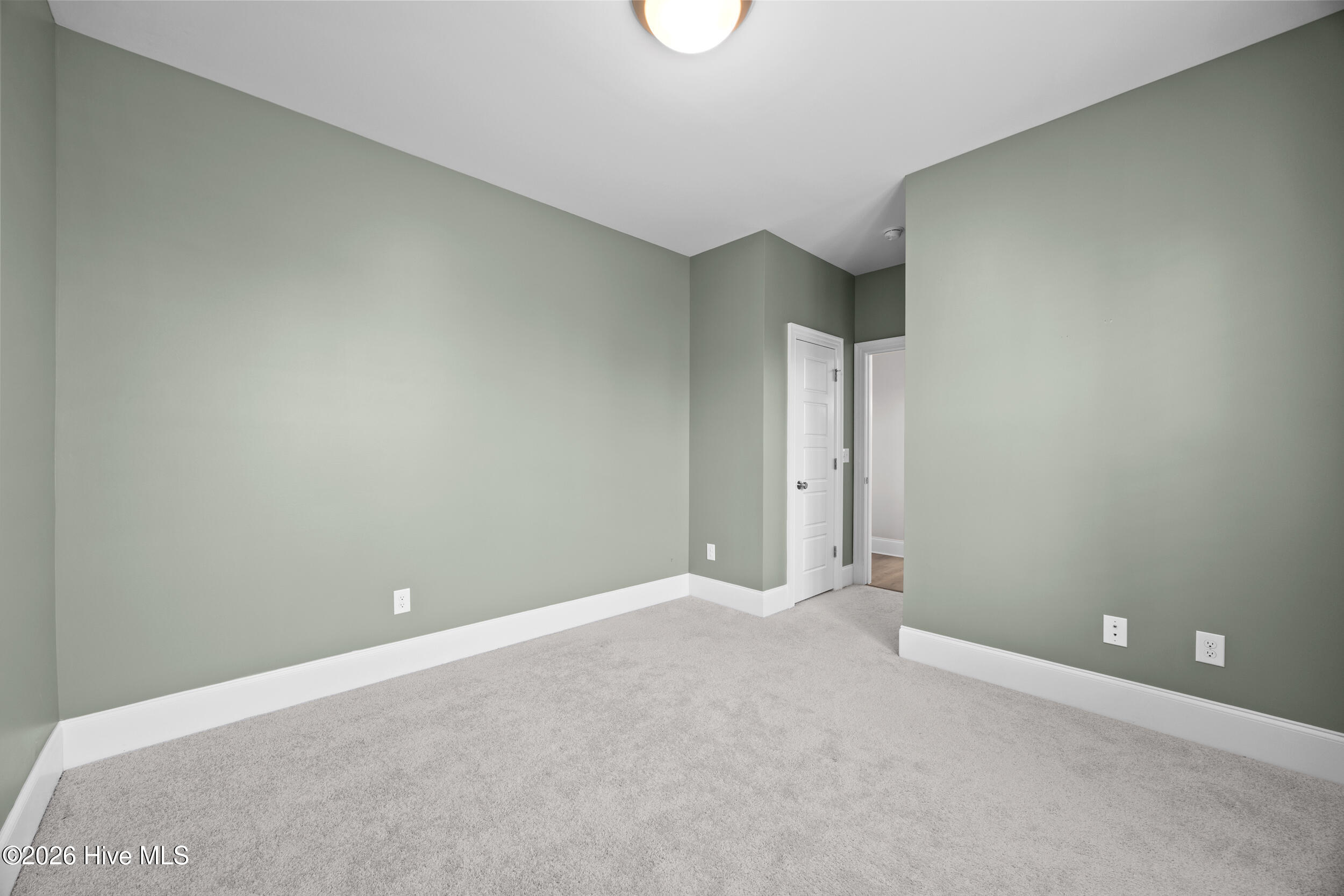 100567603 | Photo 16