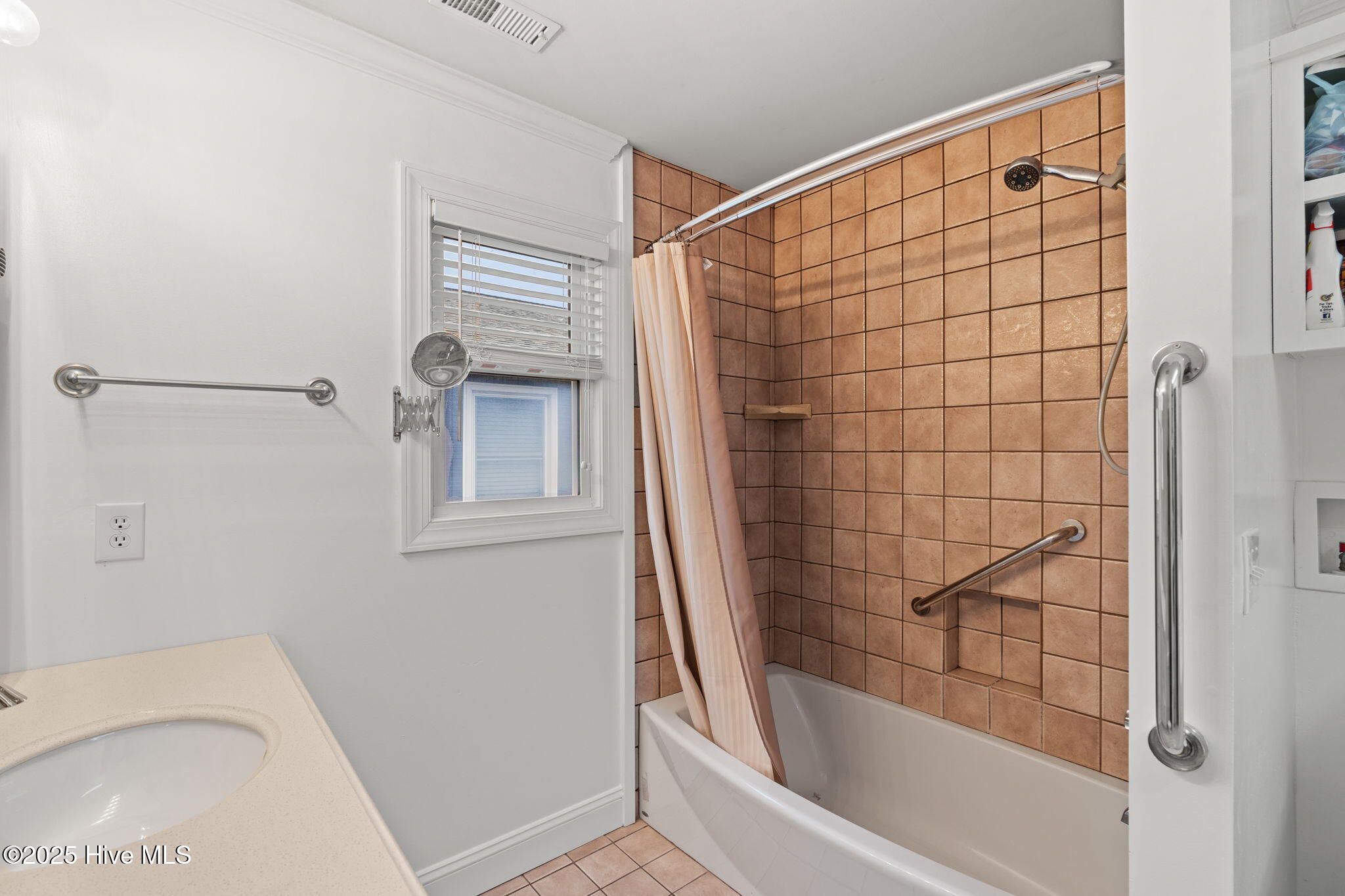 100542792 | Photo 17