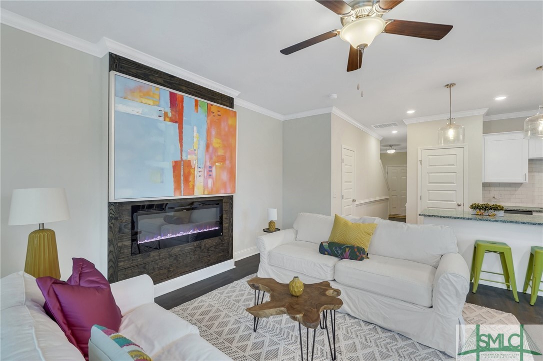 Photo is of another unit and does not represent the design selections in all units.