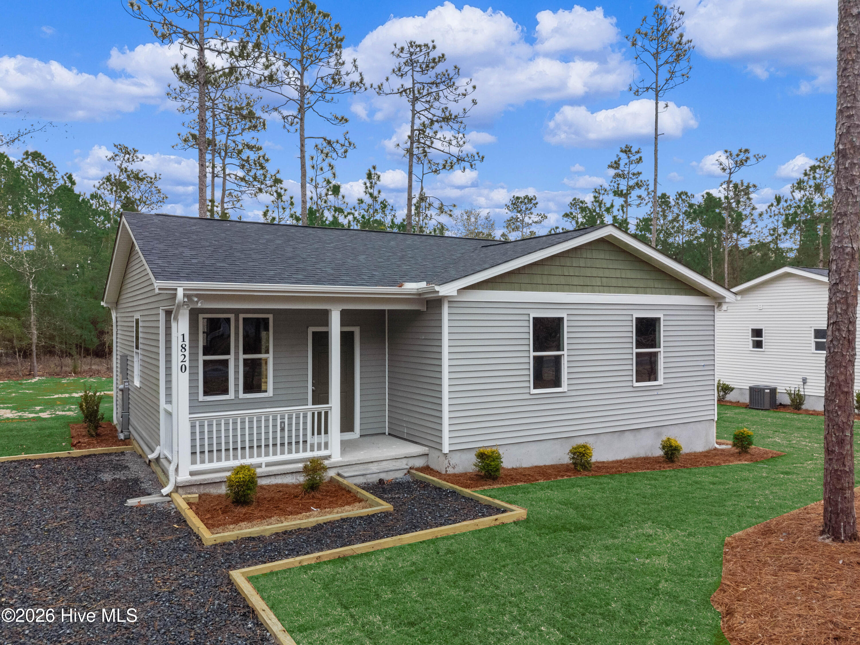 100523589 | Photo 32