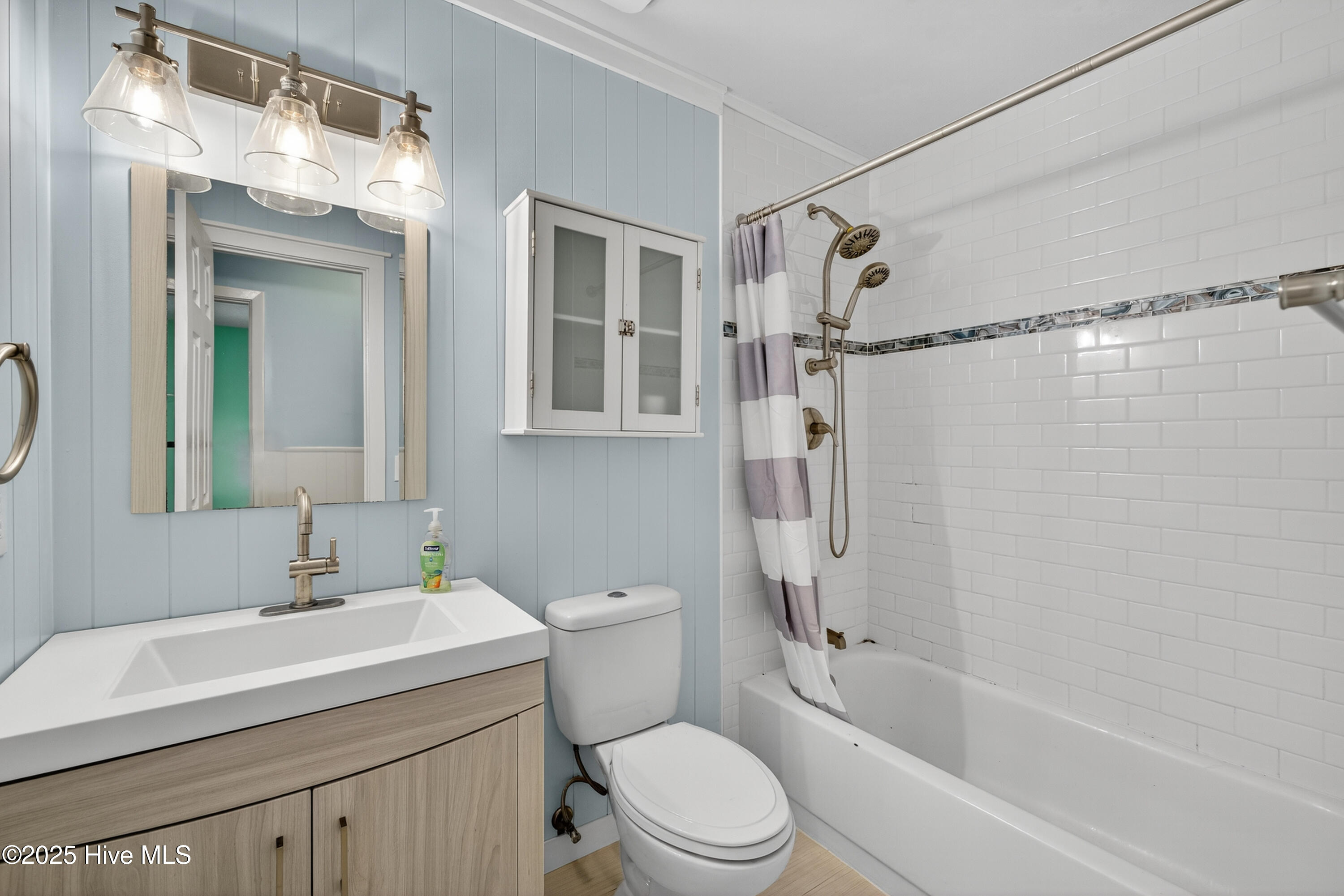 100541302 | Photo 25