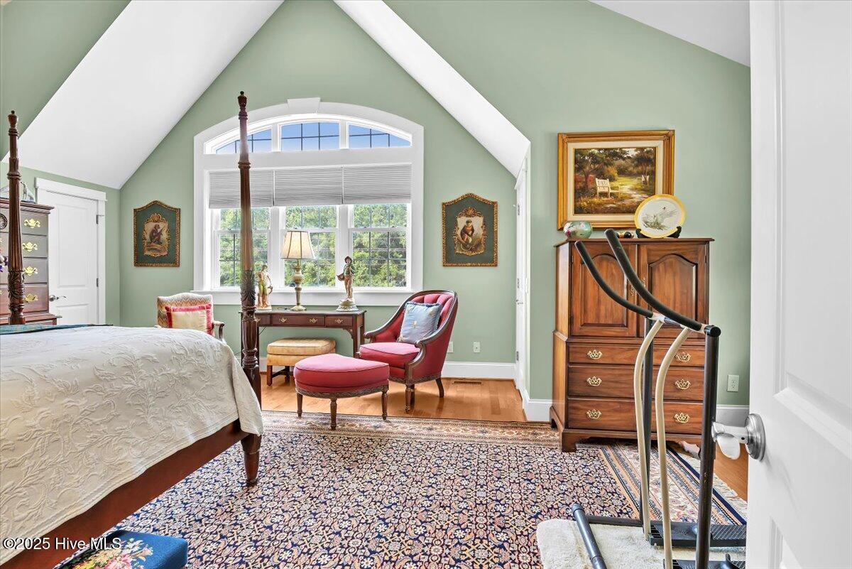 100516766 | Photo 26