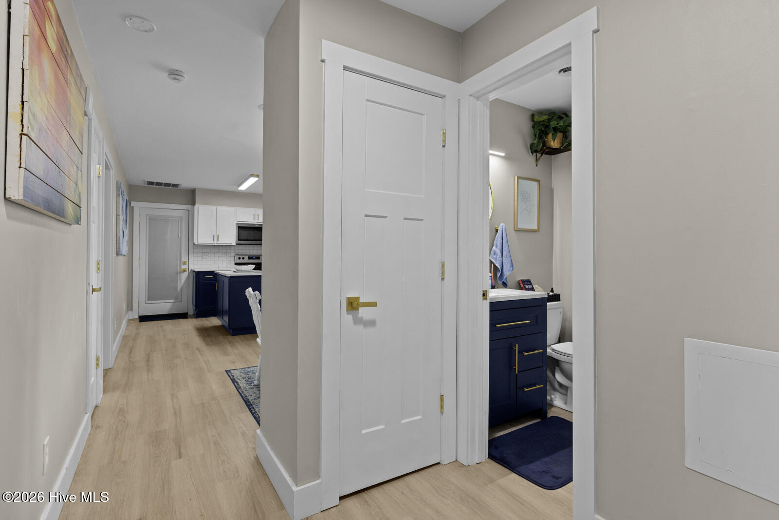 100565644 | Photo 12