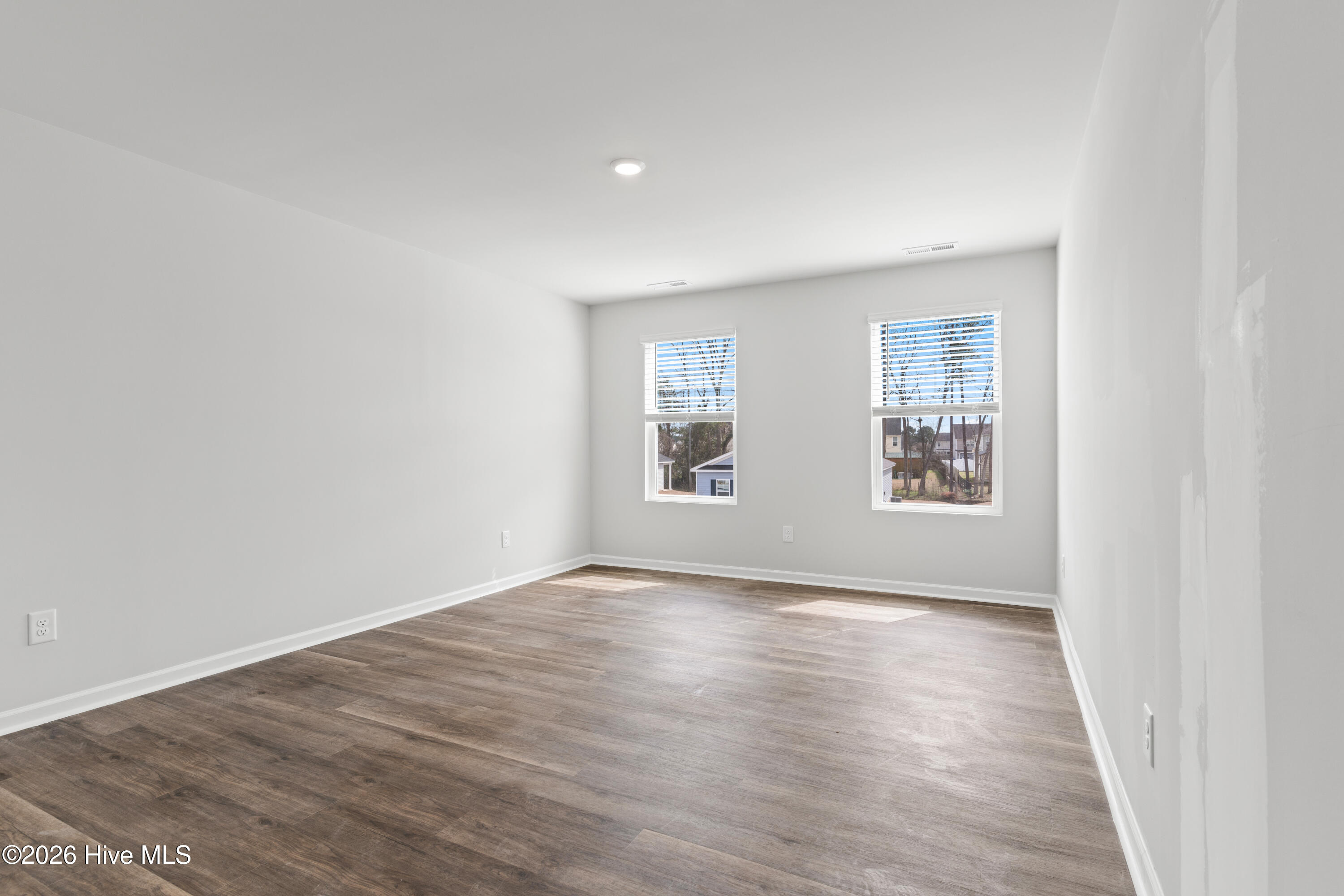 100538975 | Photo 38