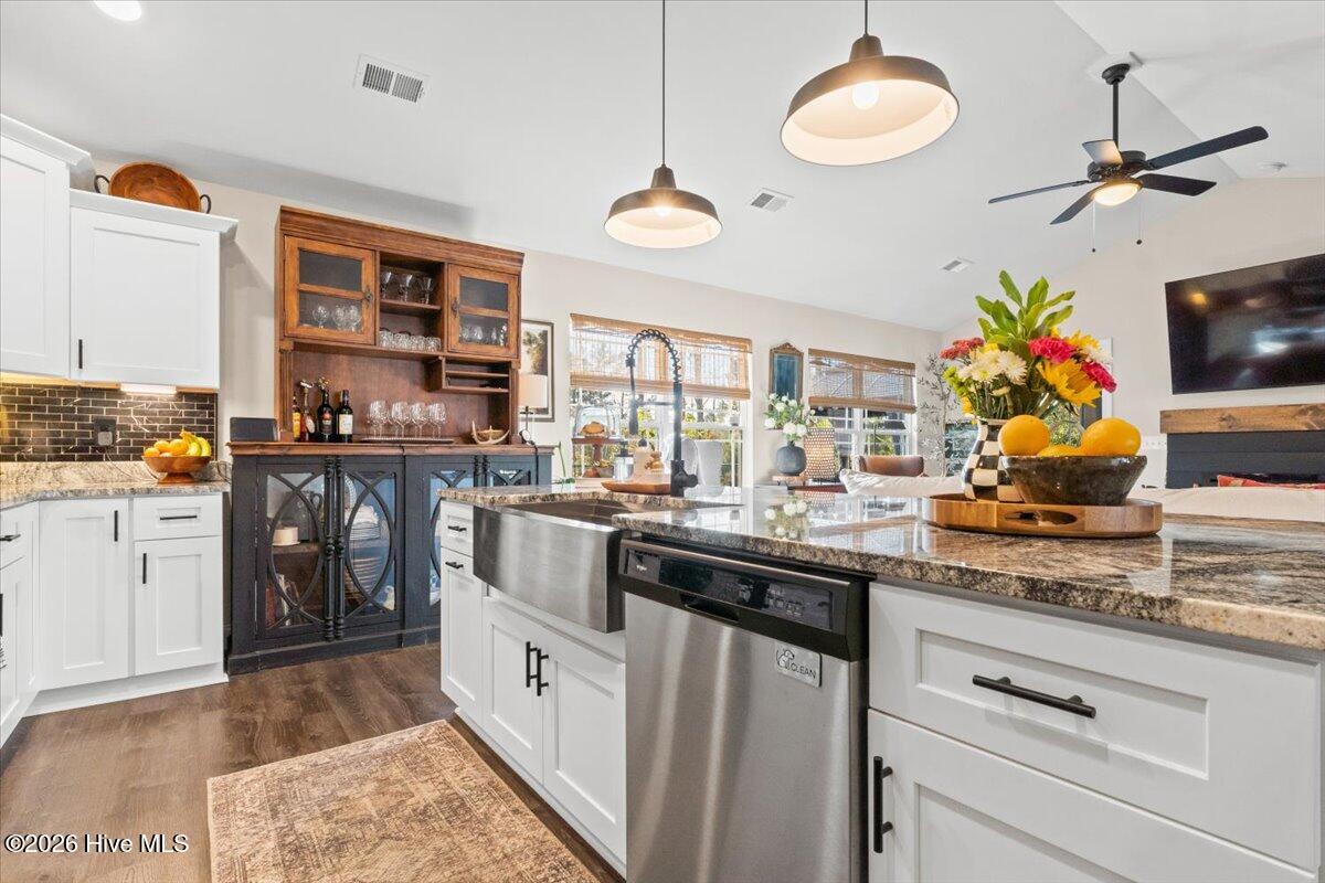 100548136 | Photo 16