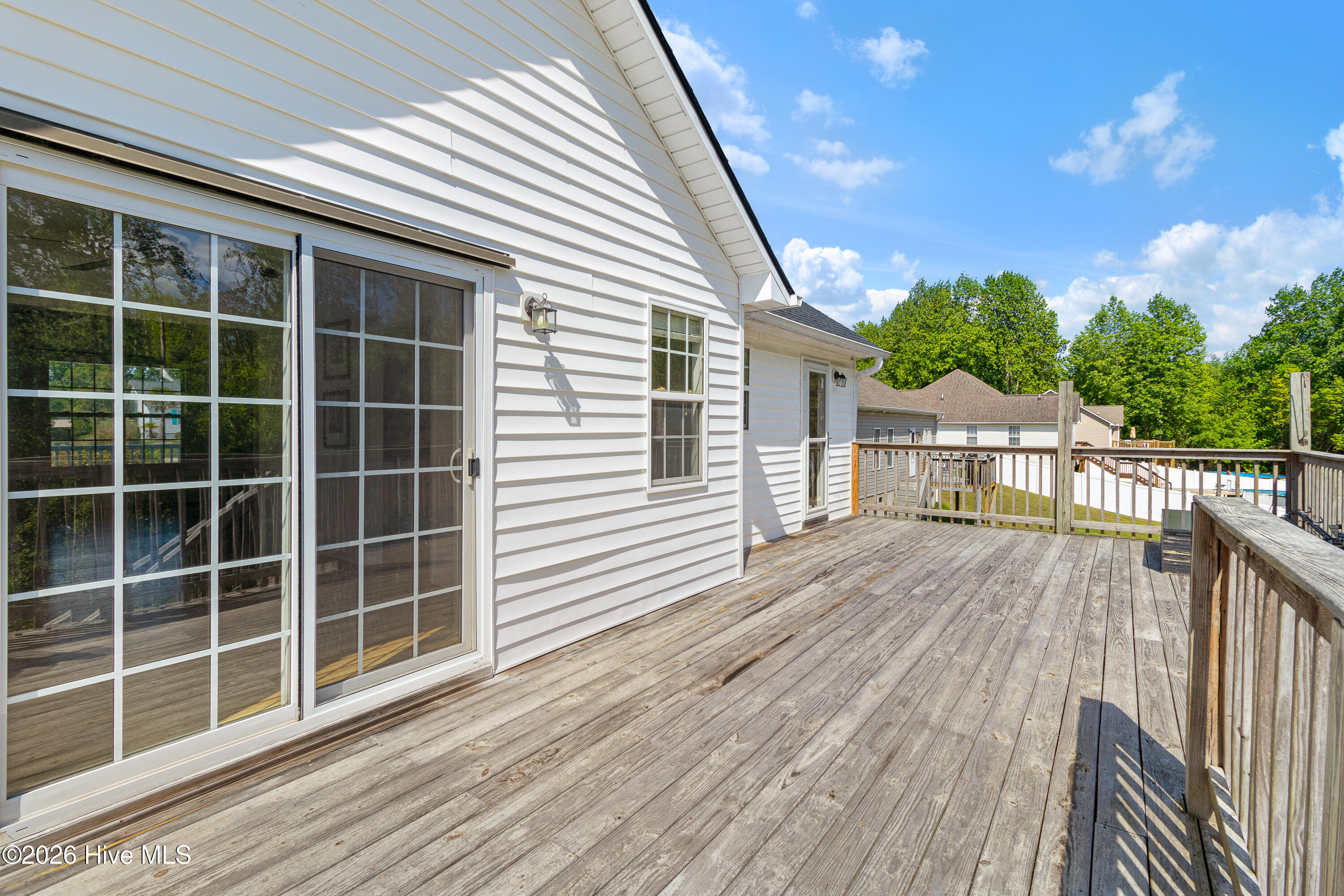 100570651 | Photo 25