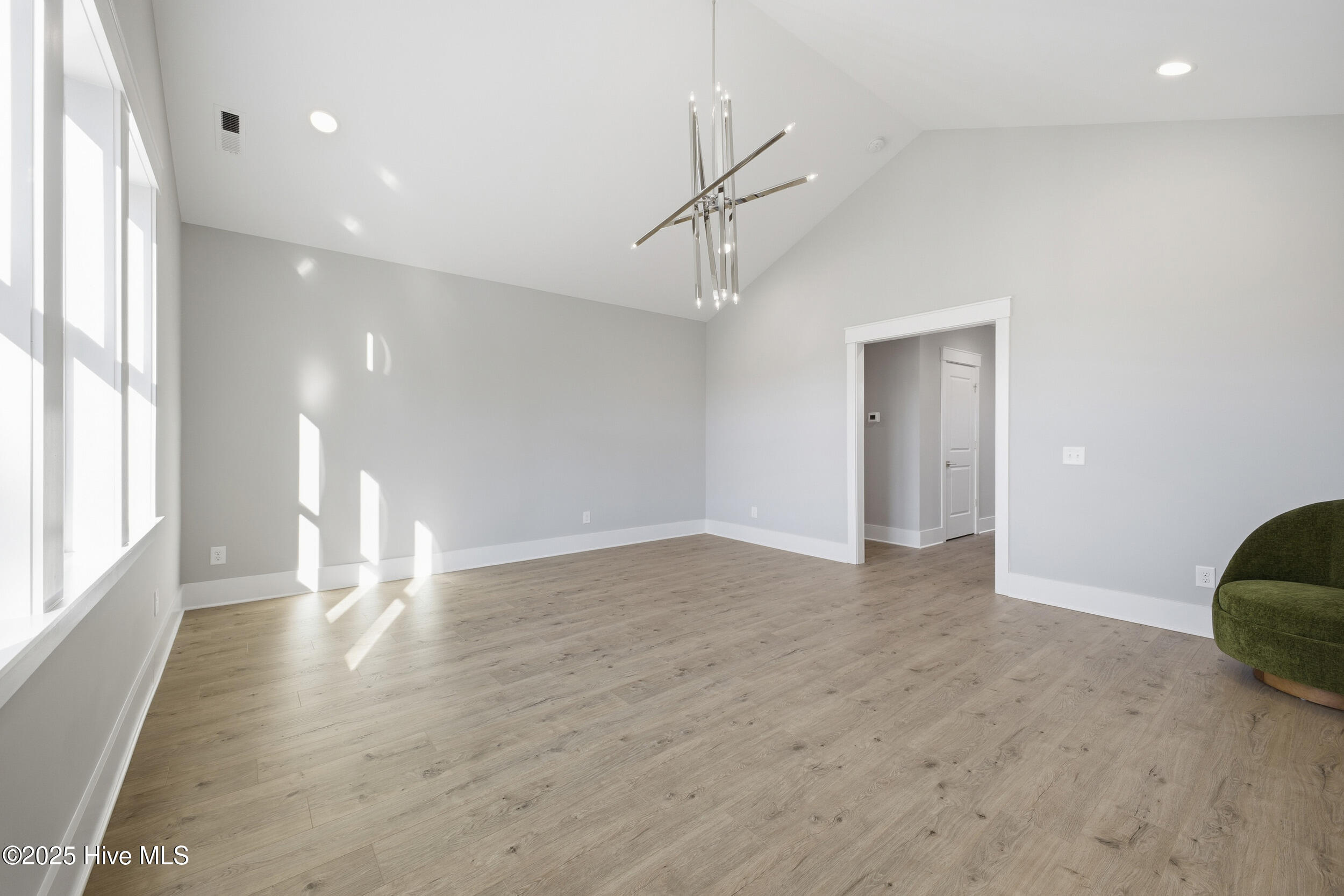 100540842 | Photo 54