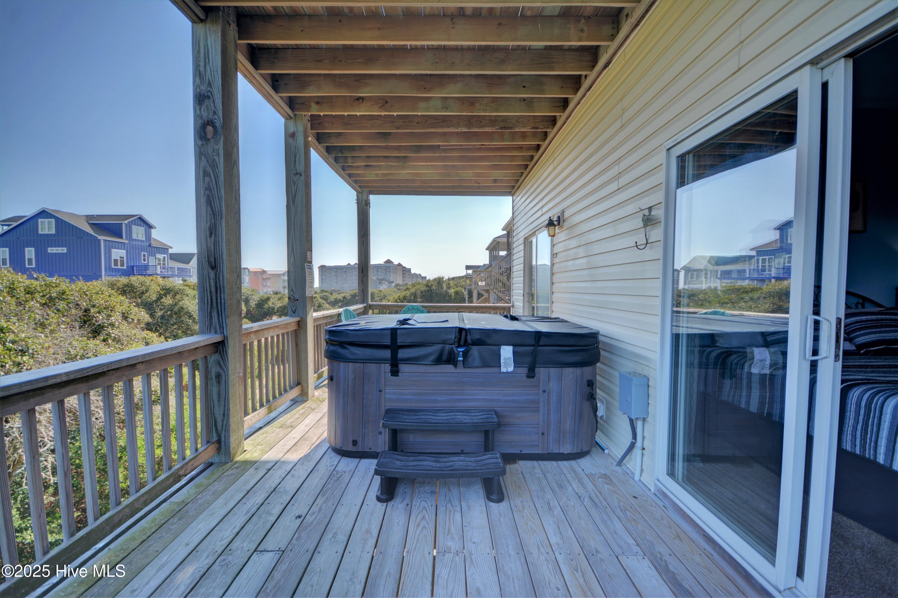 100518289 | Photo 30