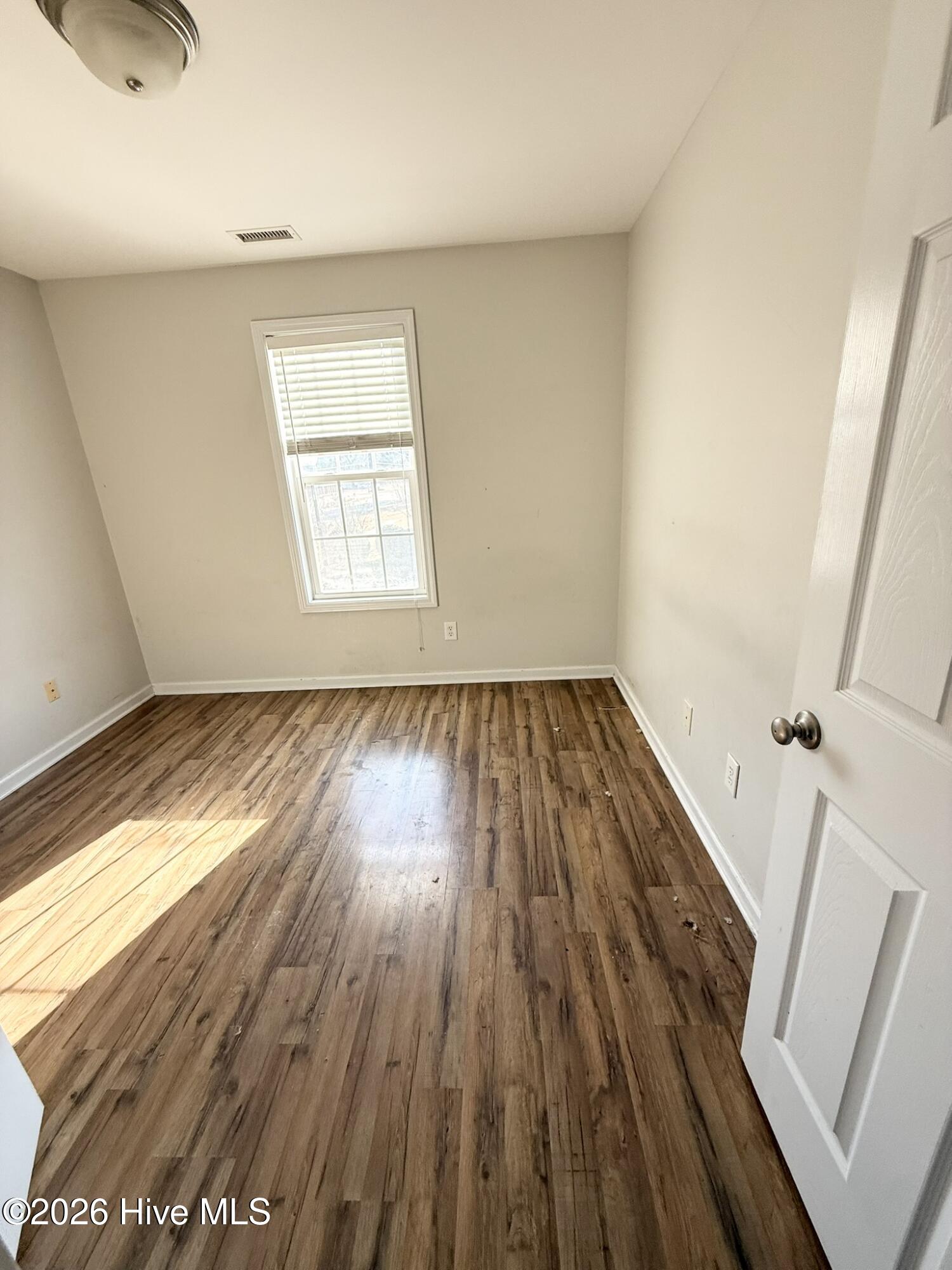 100547385 | Photo 22