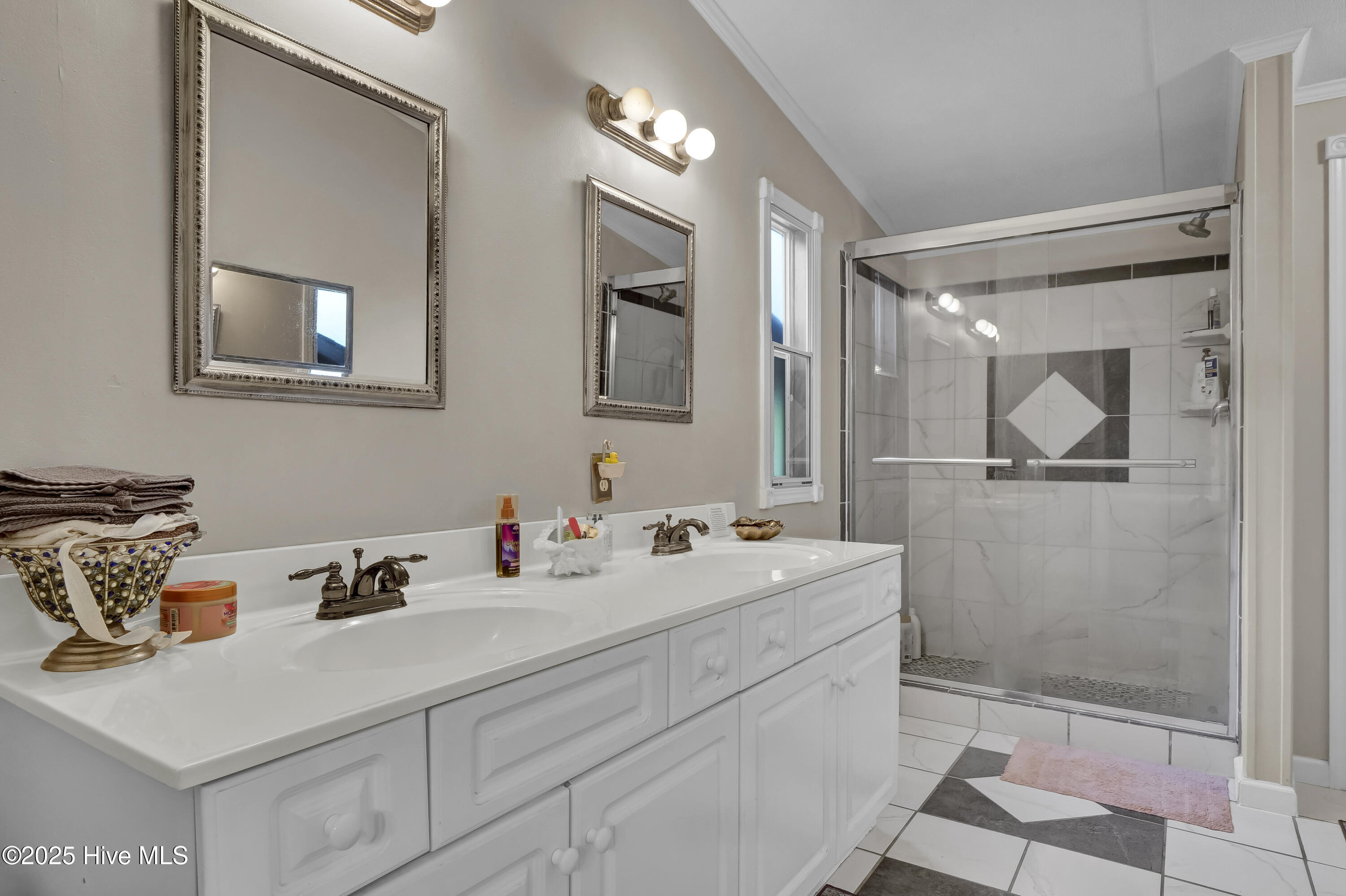 100503942 | Photo 19