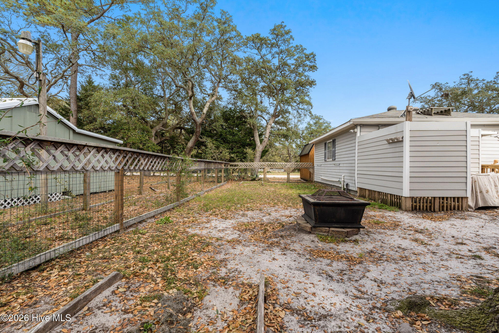 100564701 | Photo 44