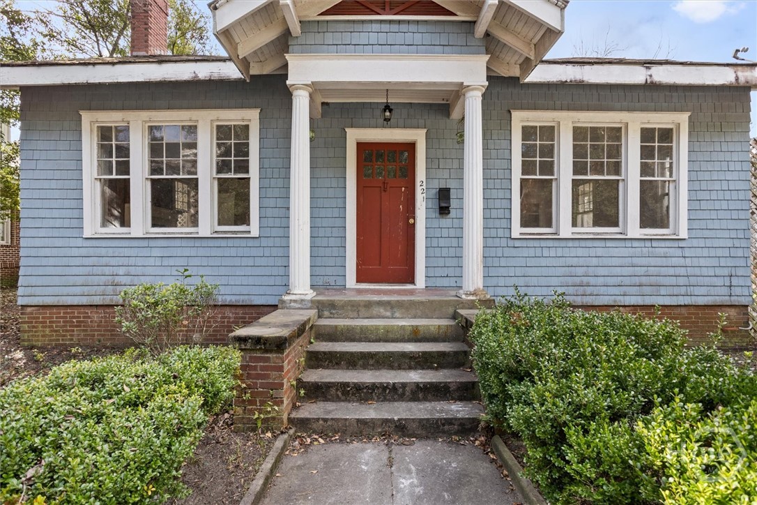 221 E 49th Street, Savannah, GA, 31405
