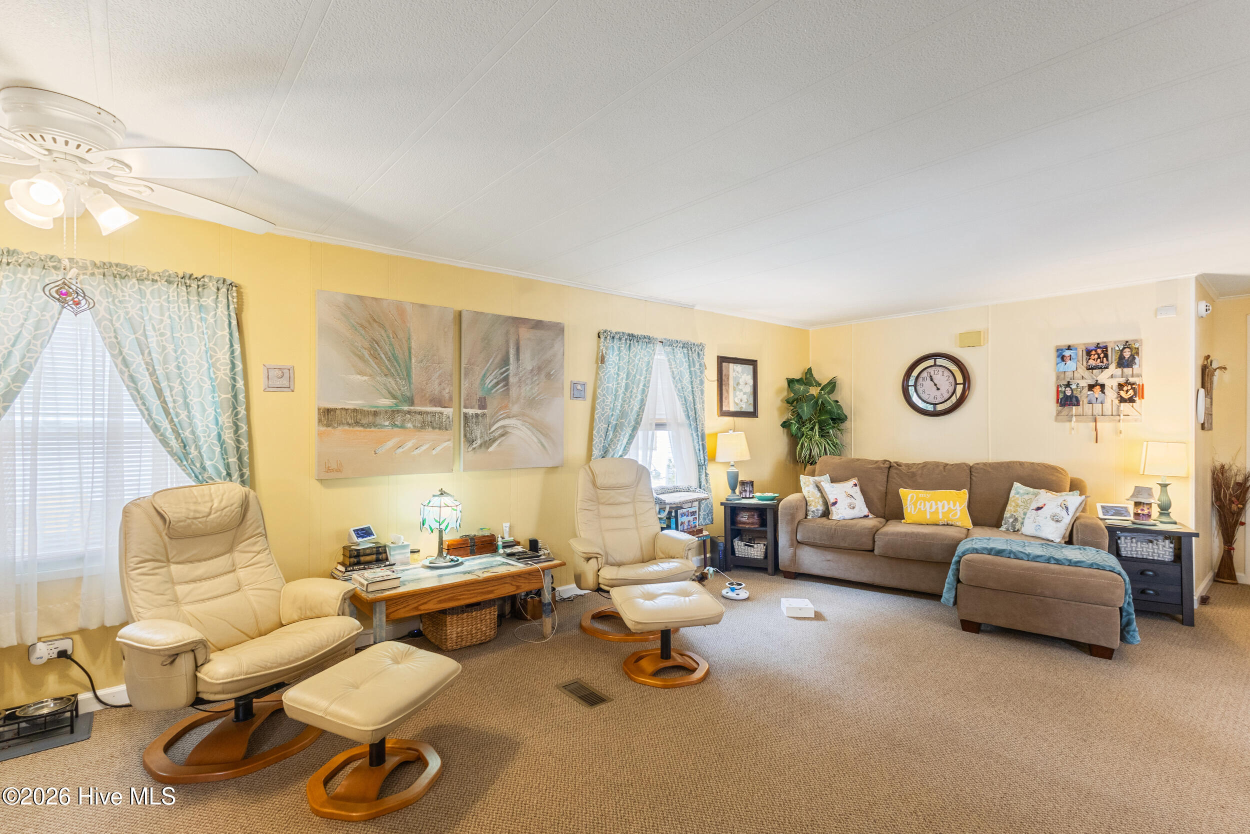 100557090 | Photo 11