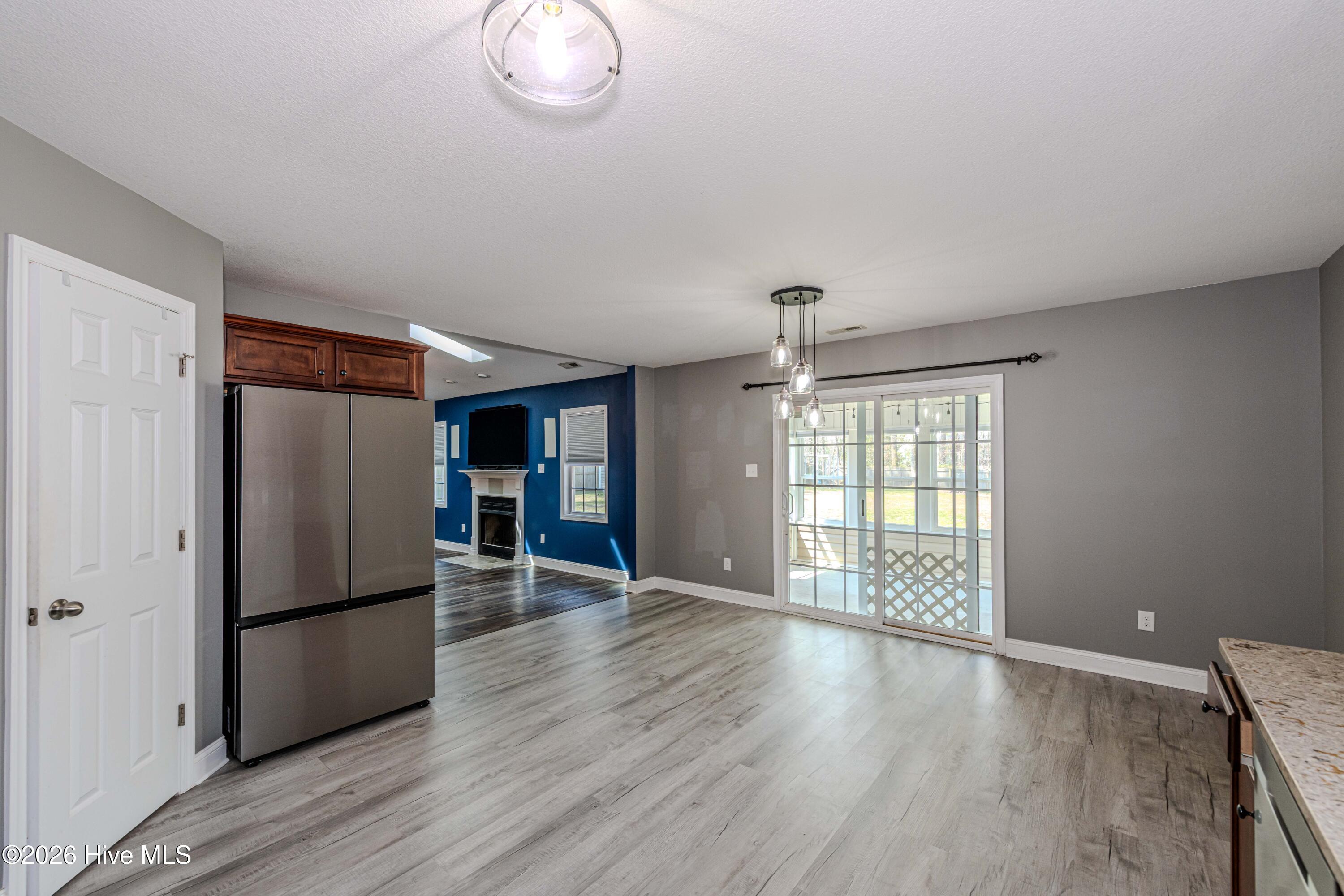 100563083 | Photo 14