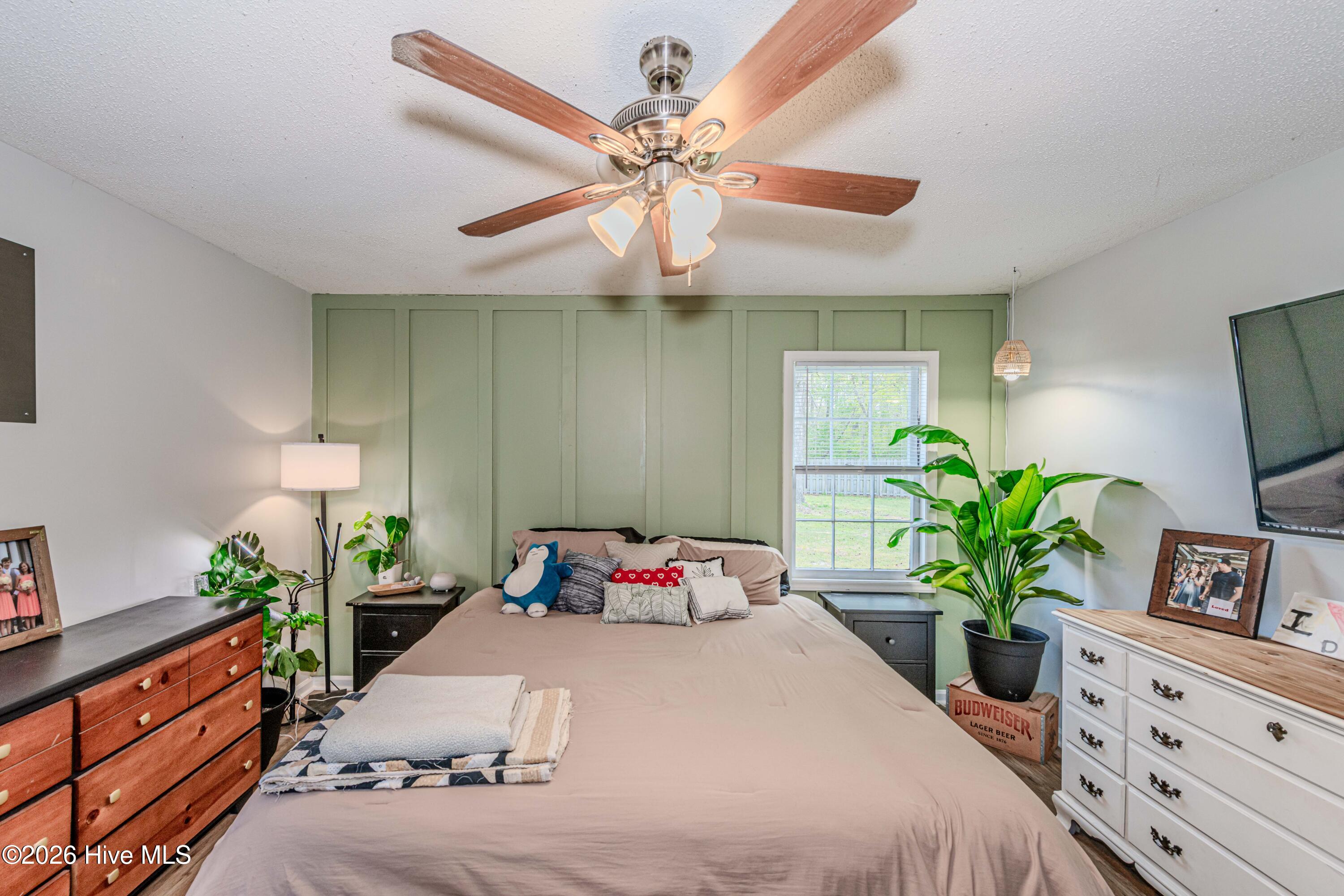 100569074 | Photo 35