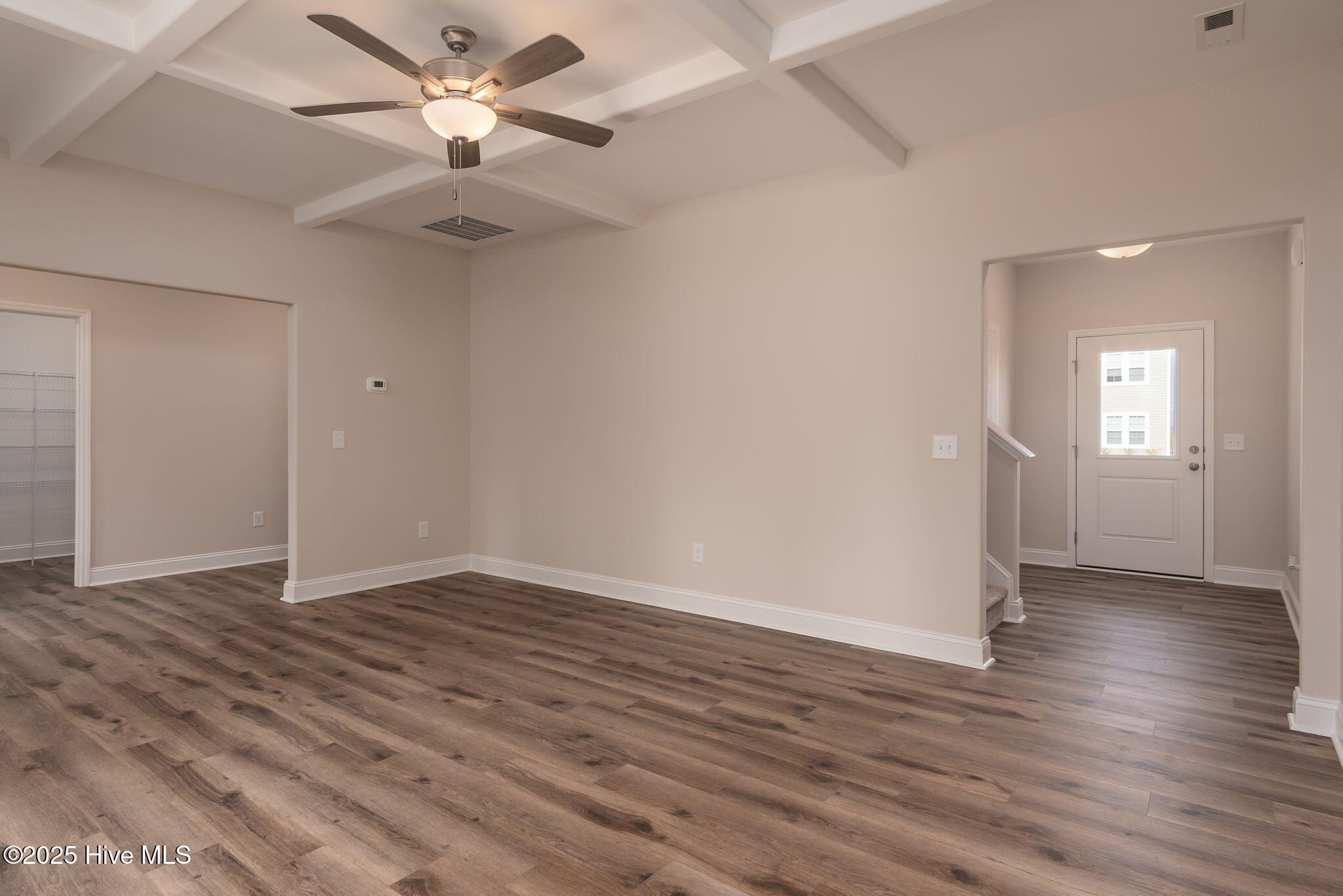 100531005 | Photo 12