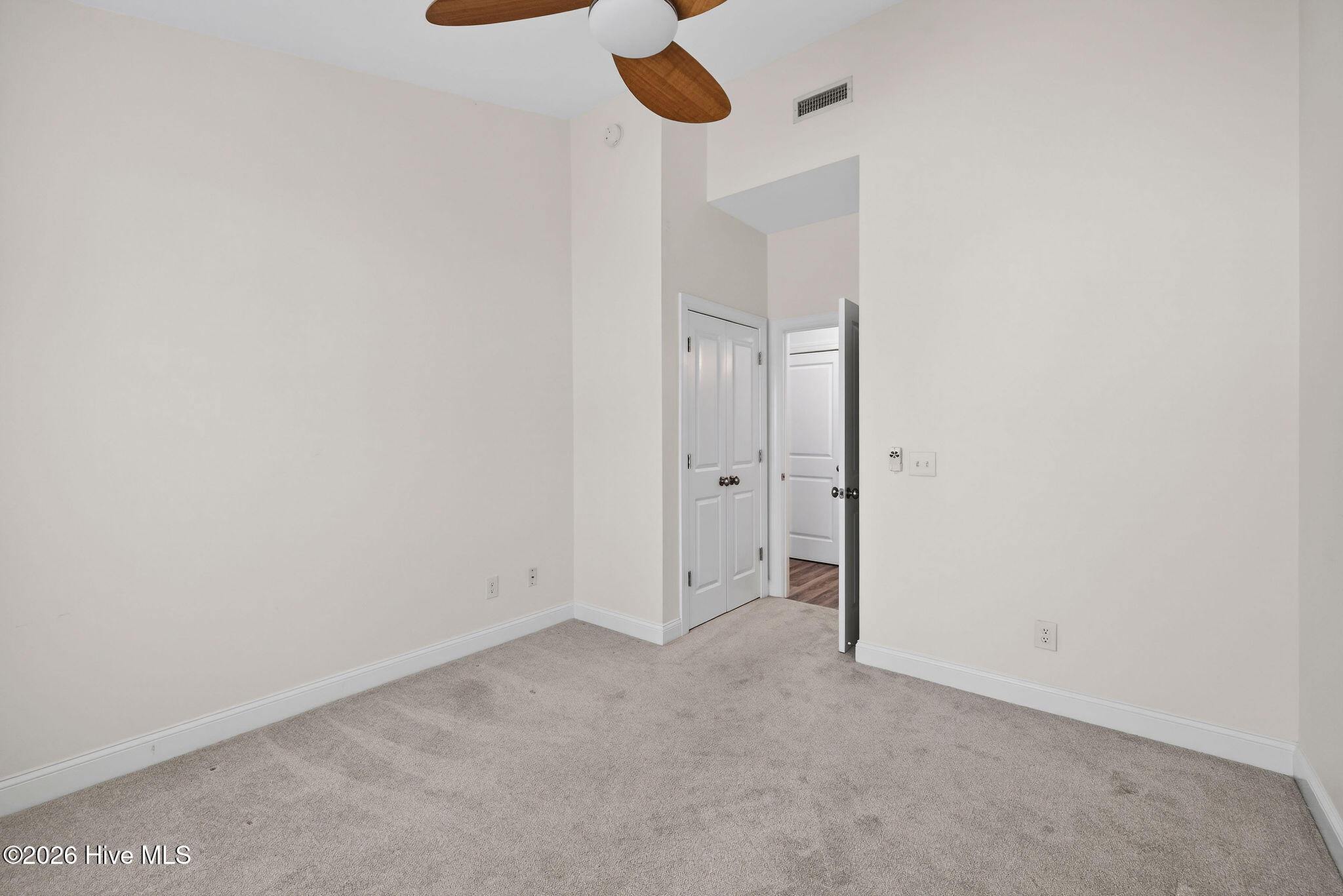 100562994 | Photo 19