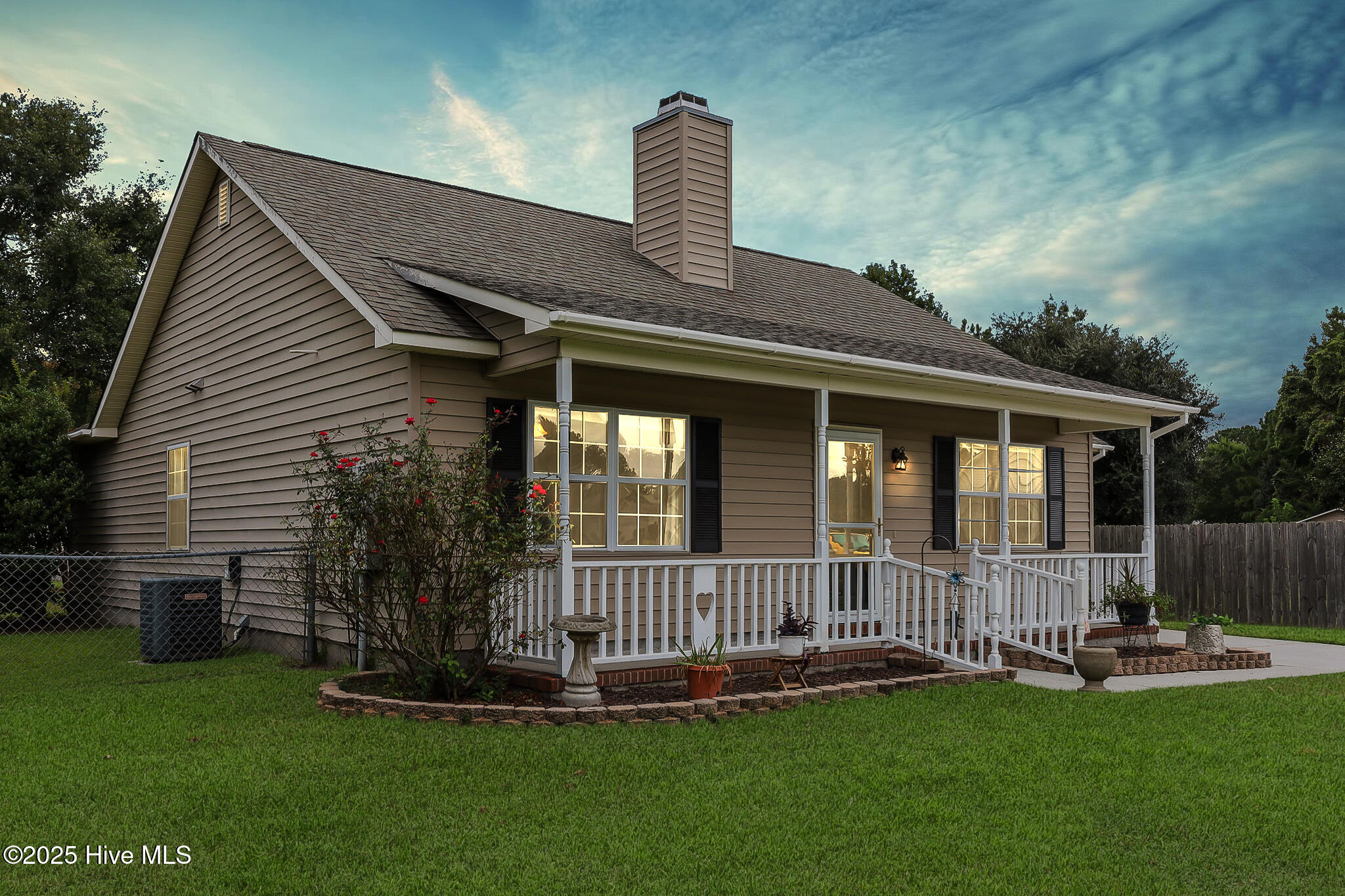 513 Emily Loop, Jacksonville, NC 28540 – photo 2: 42-web-or-mls-513-Emily-Loop-92