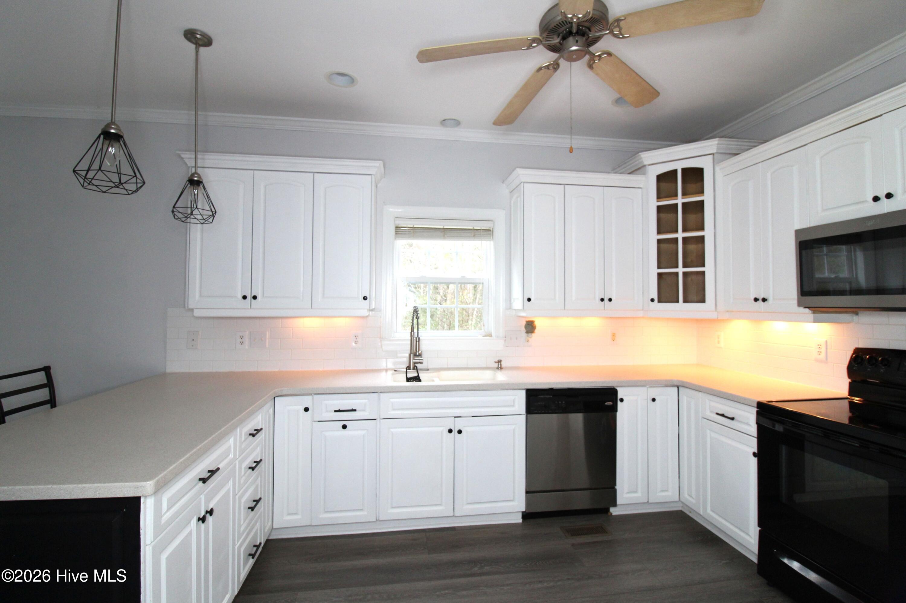 100538724 | Photo 11