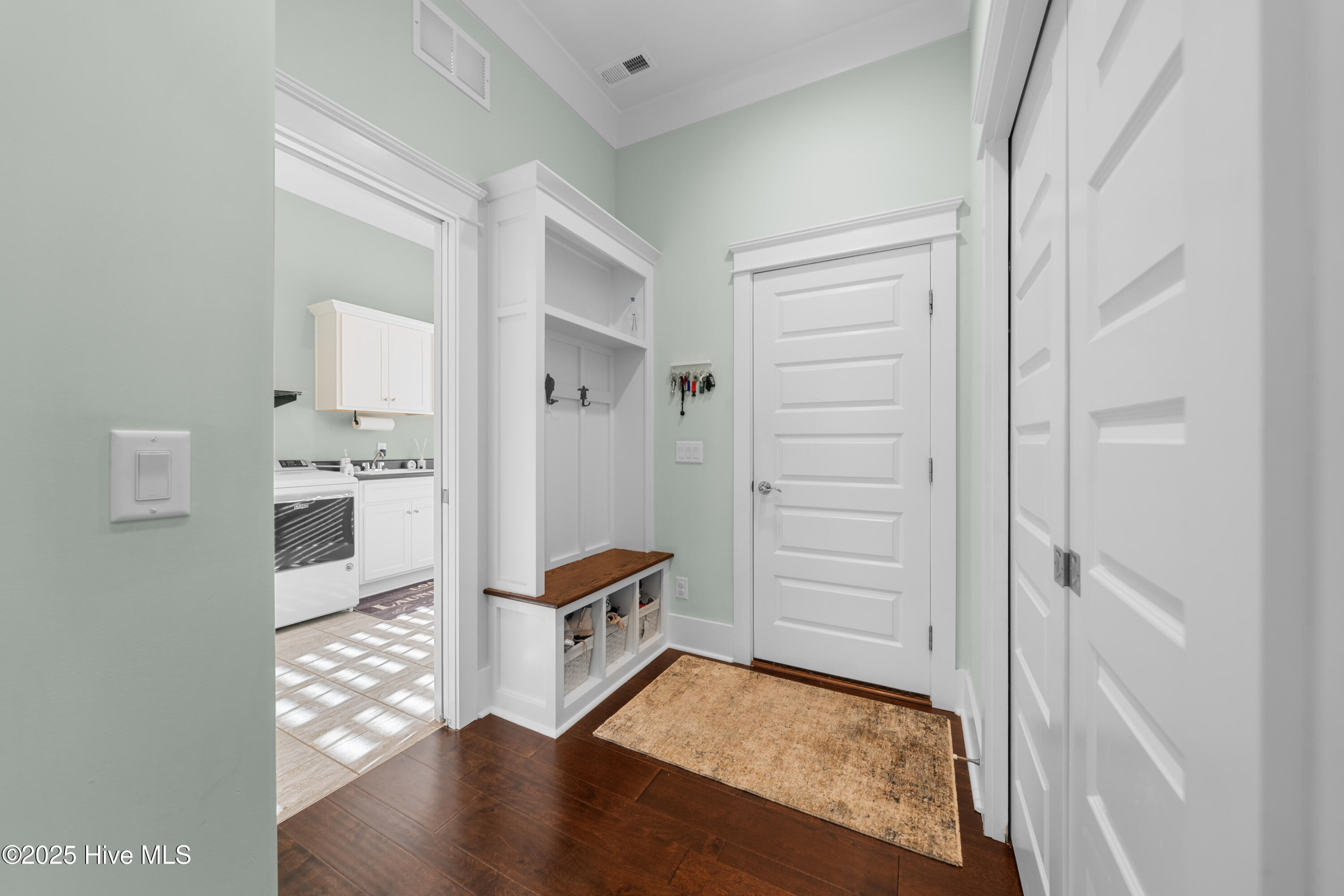 100562967 | Photo 33