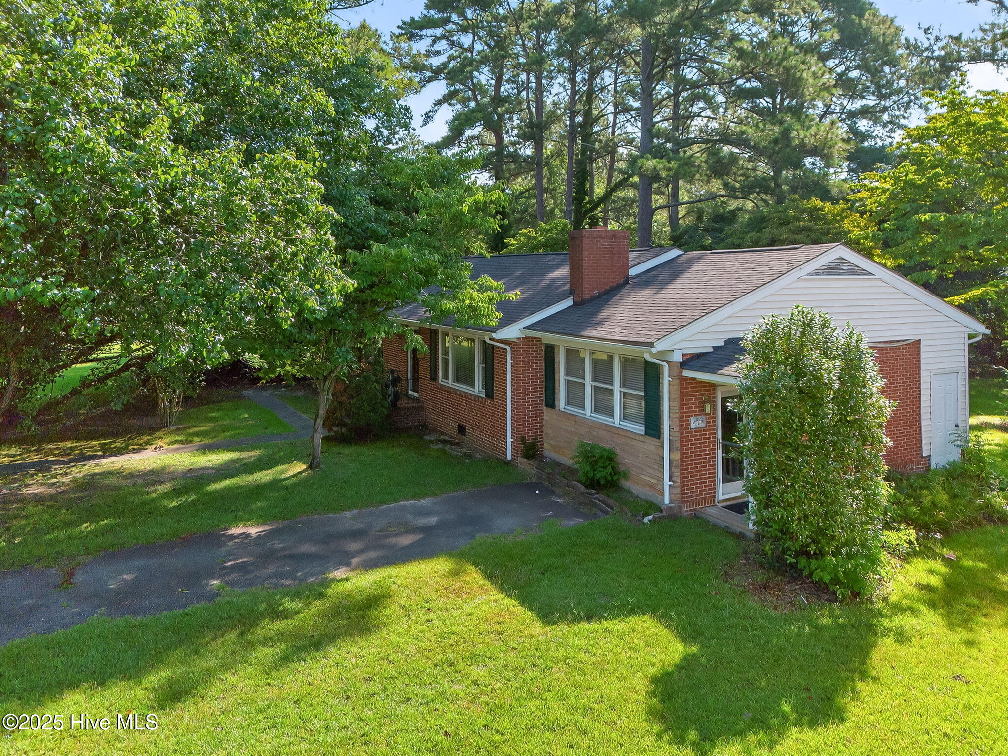 Homes for sale in Smithfield, NC | 911 S Crescent Dr, Smithfield, NC 27577 | MLS# 100521162