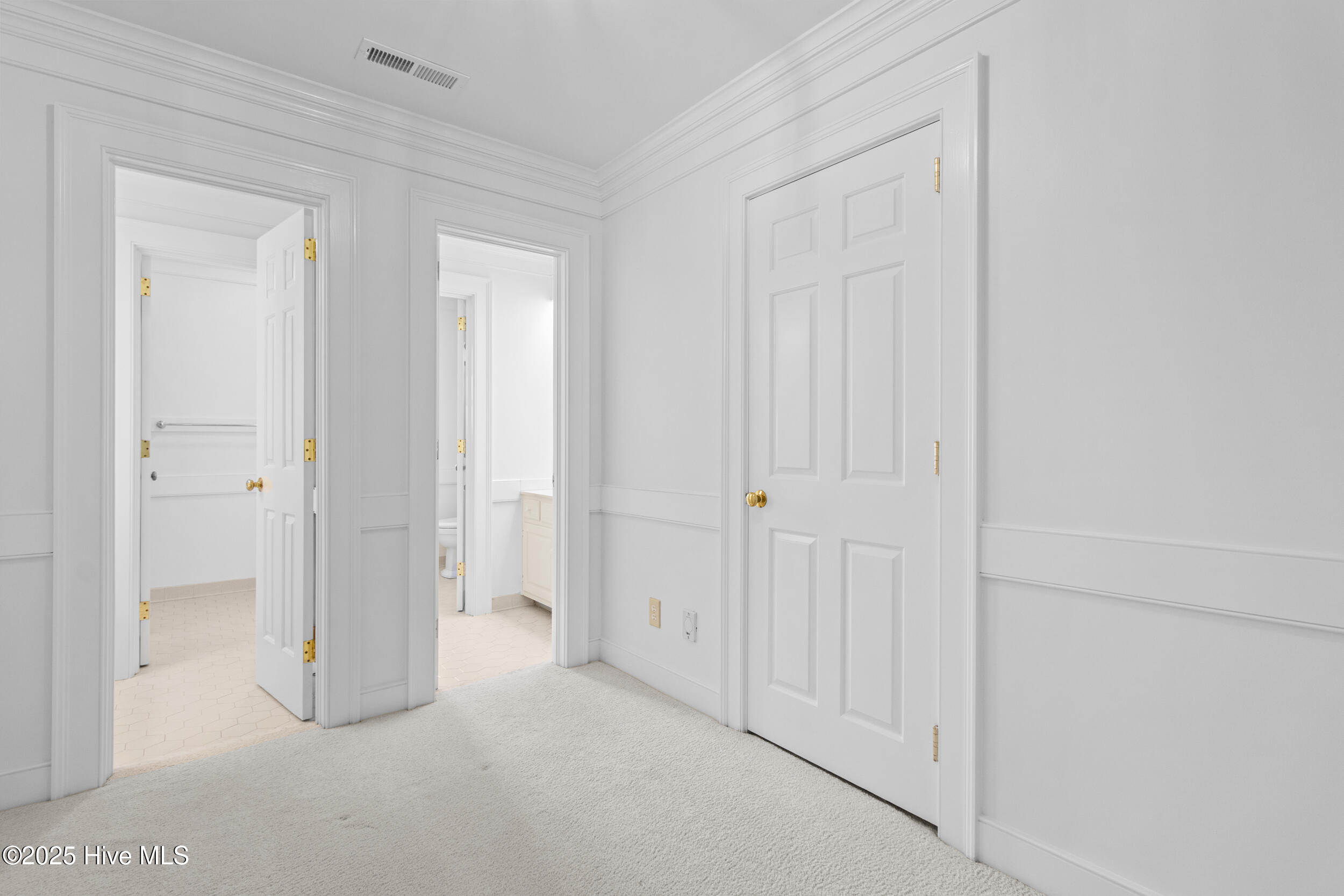 100537664 | Photo 46