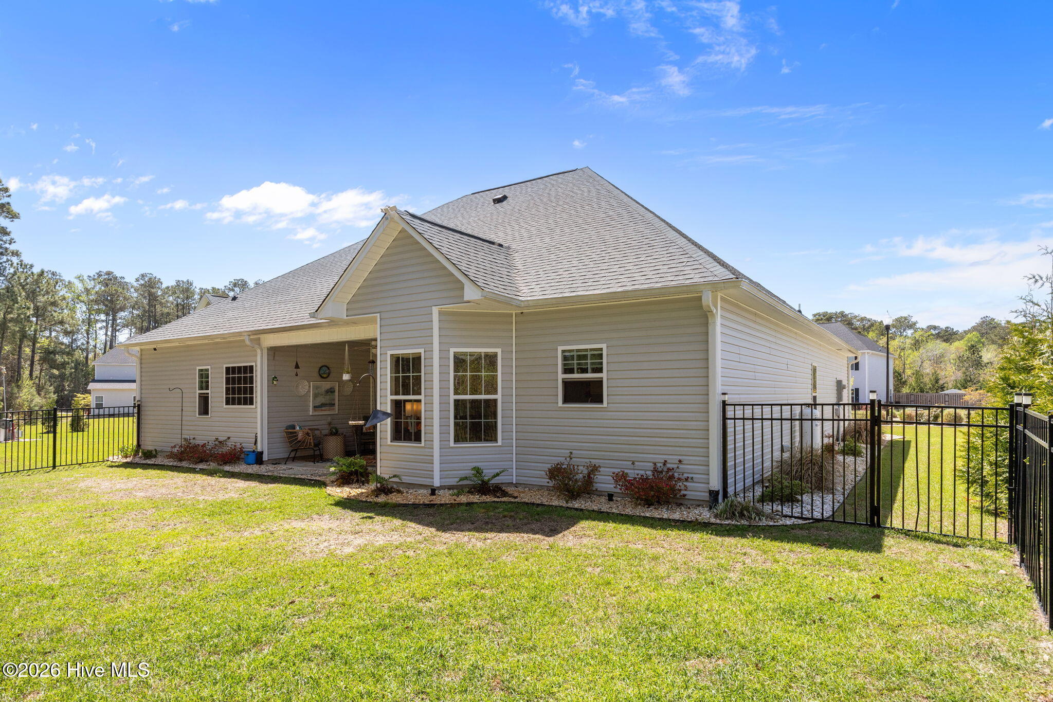 100563665 | Photo 44