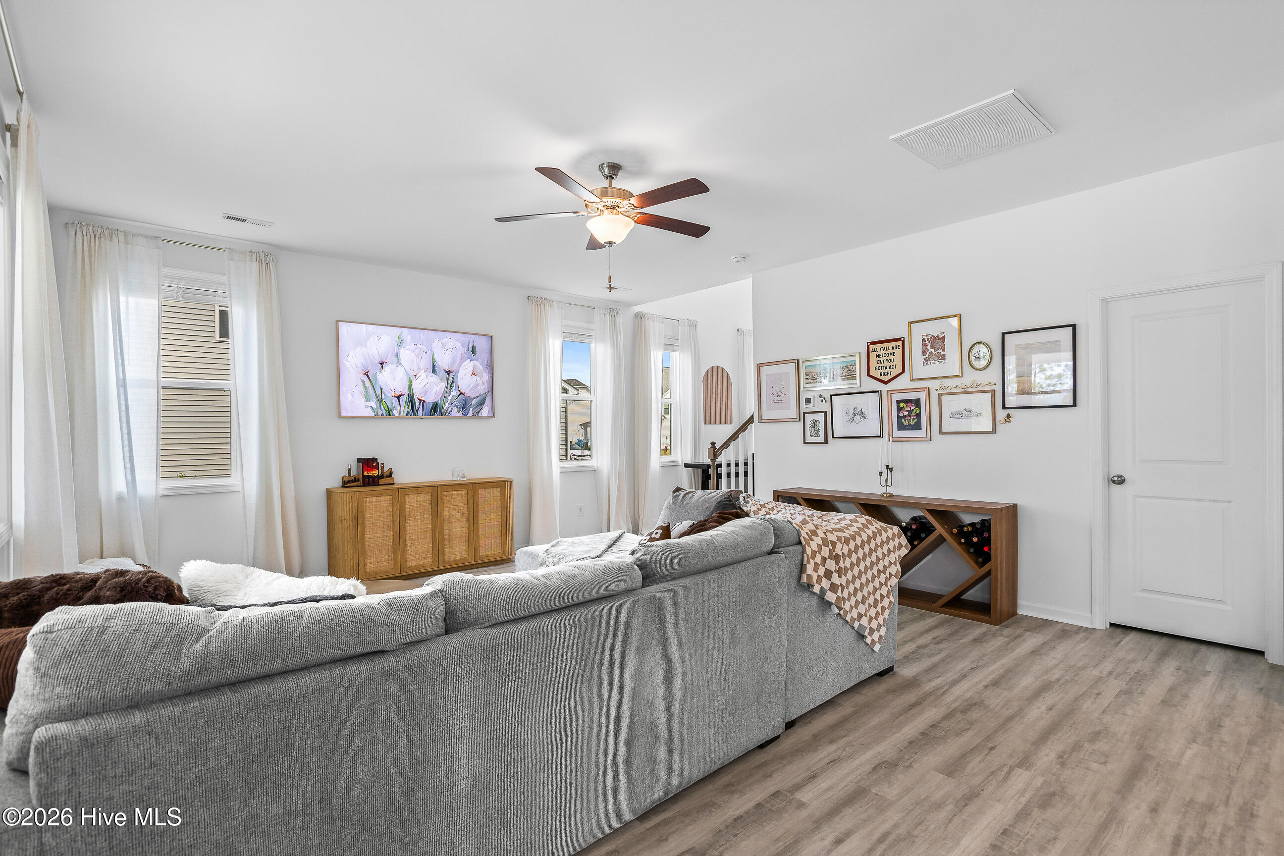 100566421 | Photo 12