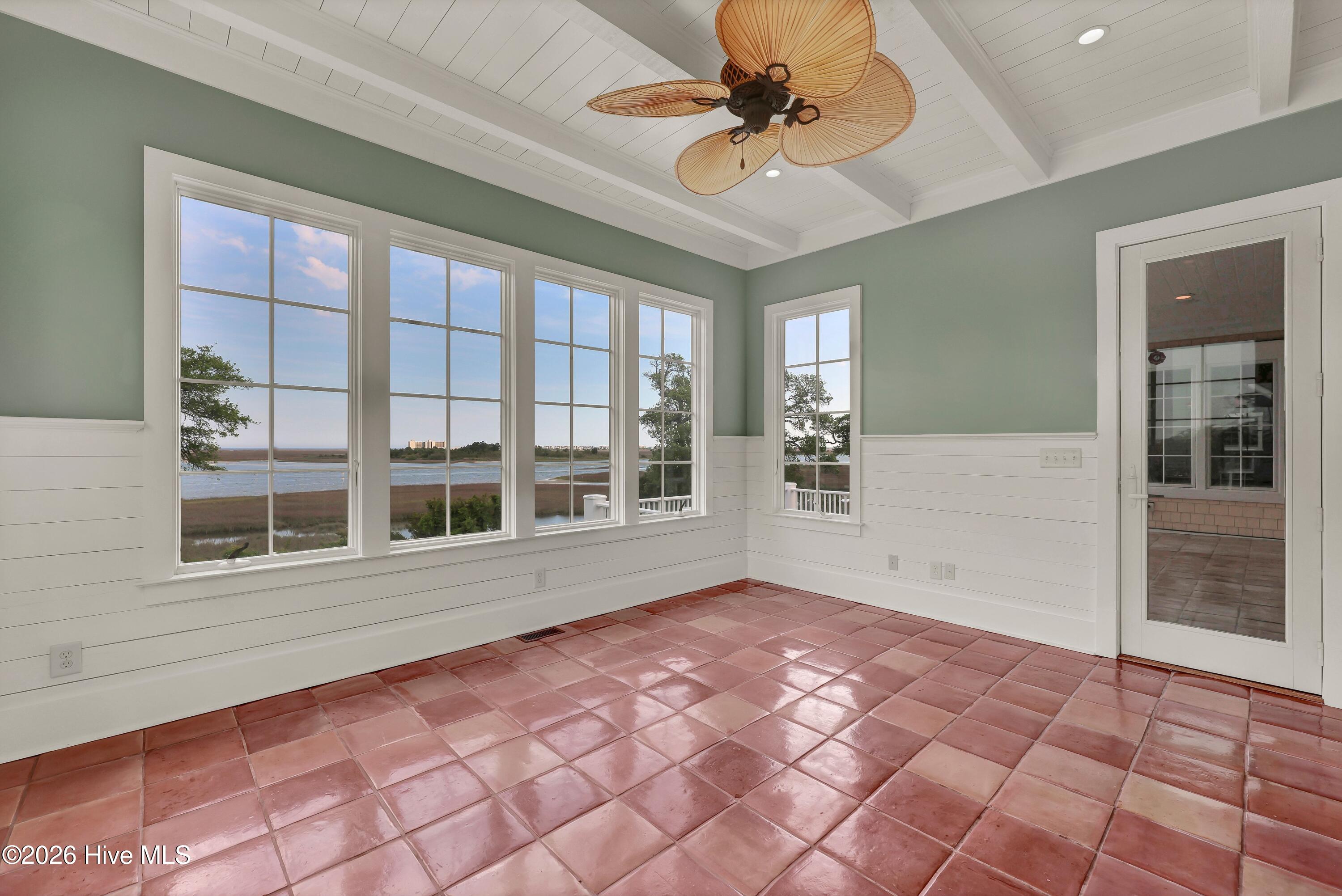 100569484 | Photo 41