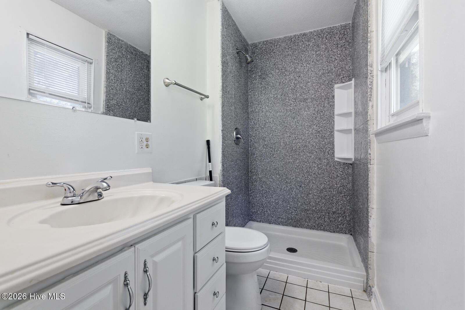 100566128 | Photo 17