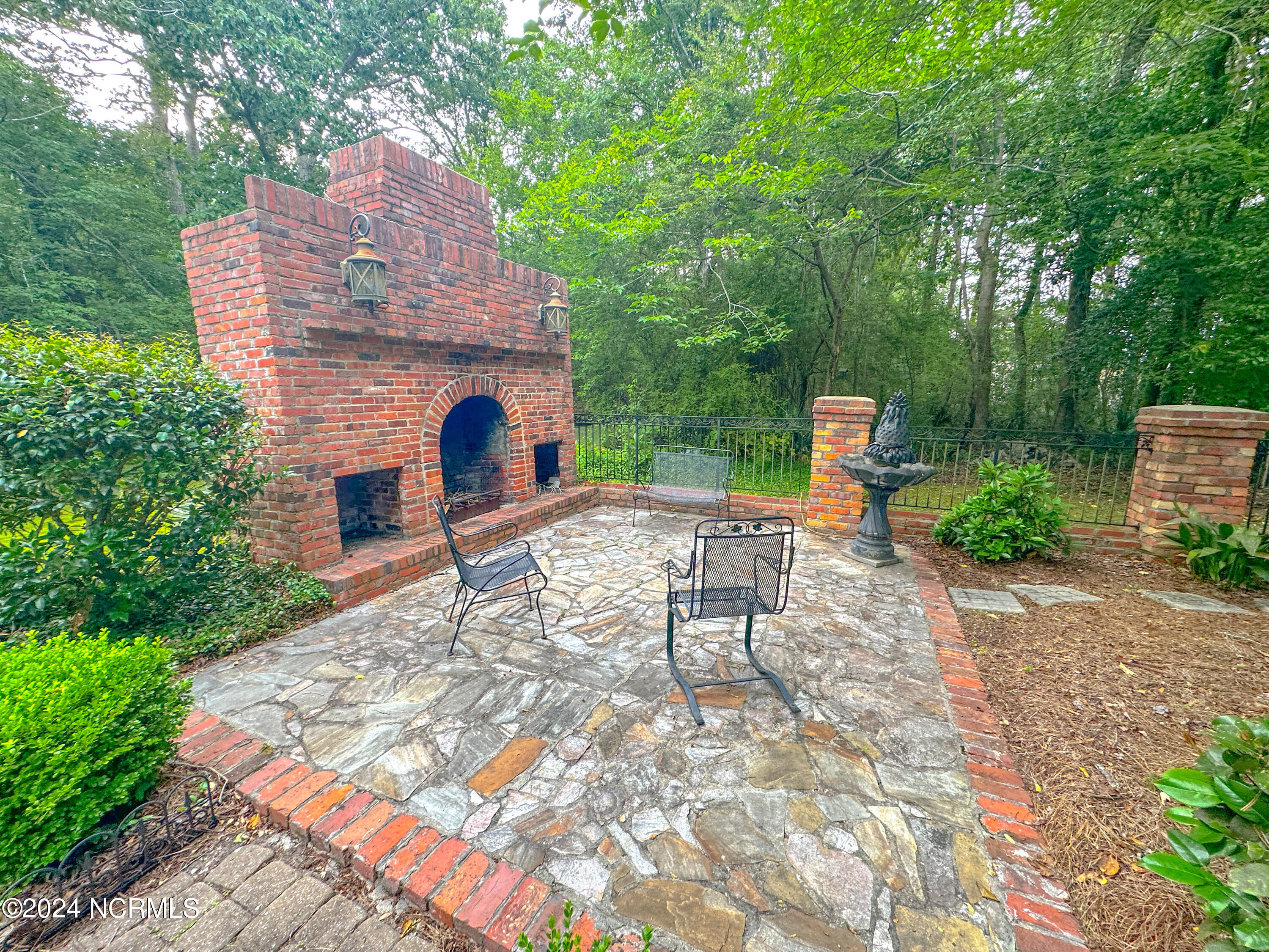 100558799 | Photo 65