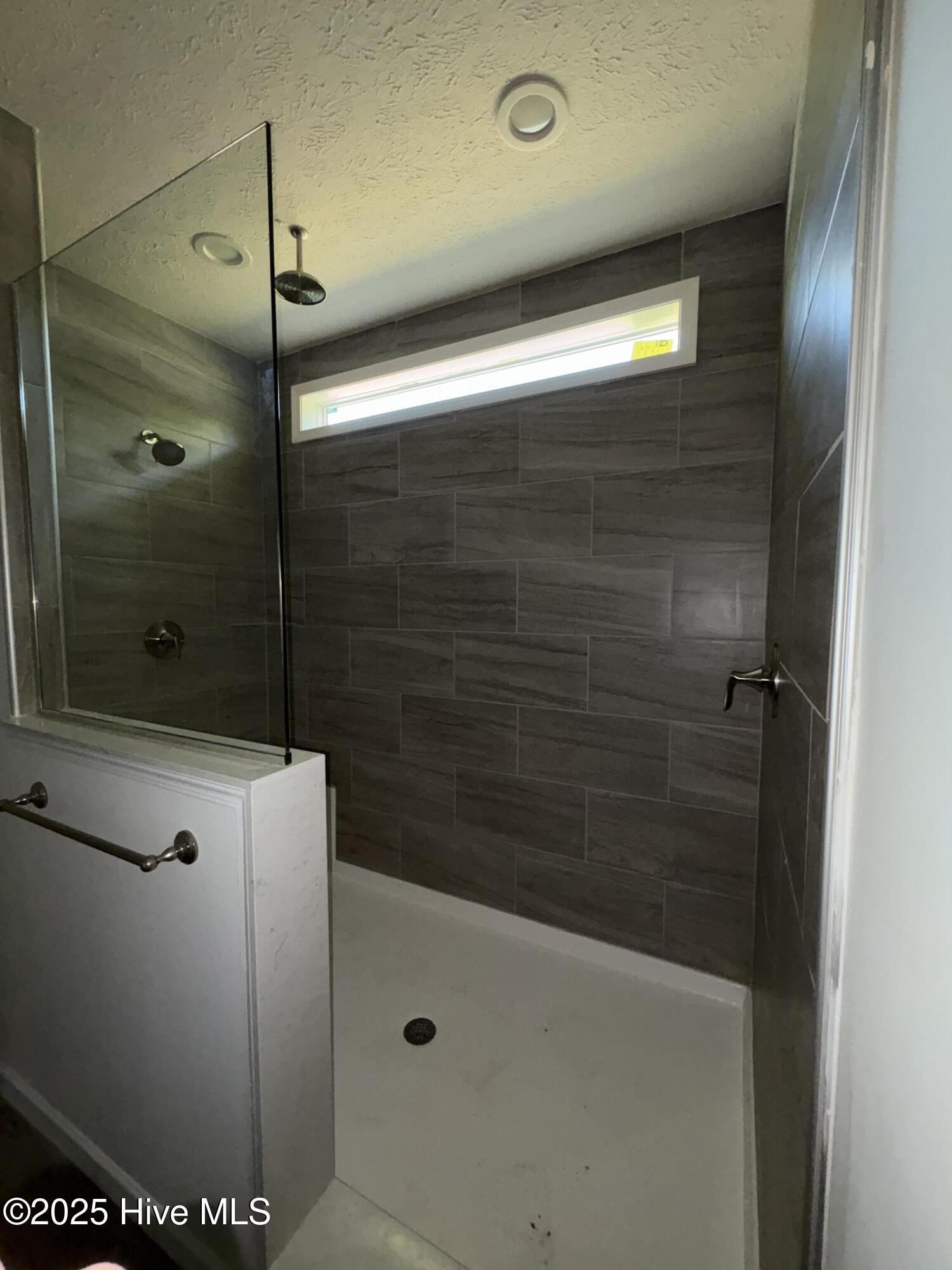 100532306 | Photo 12