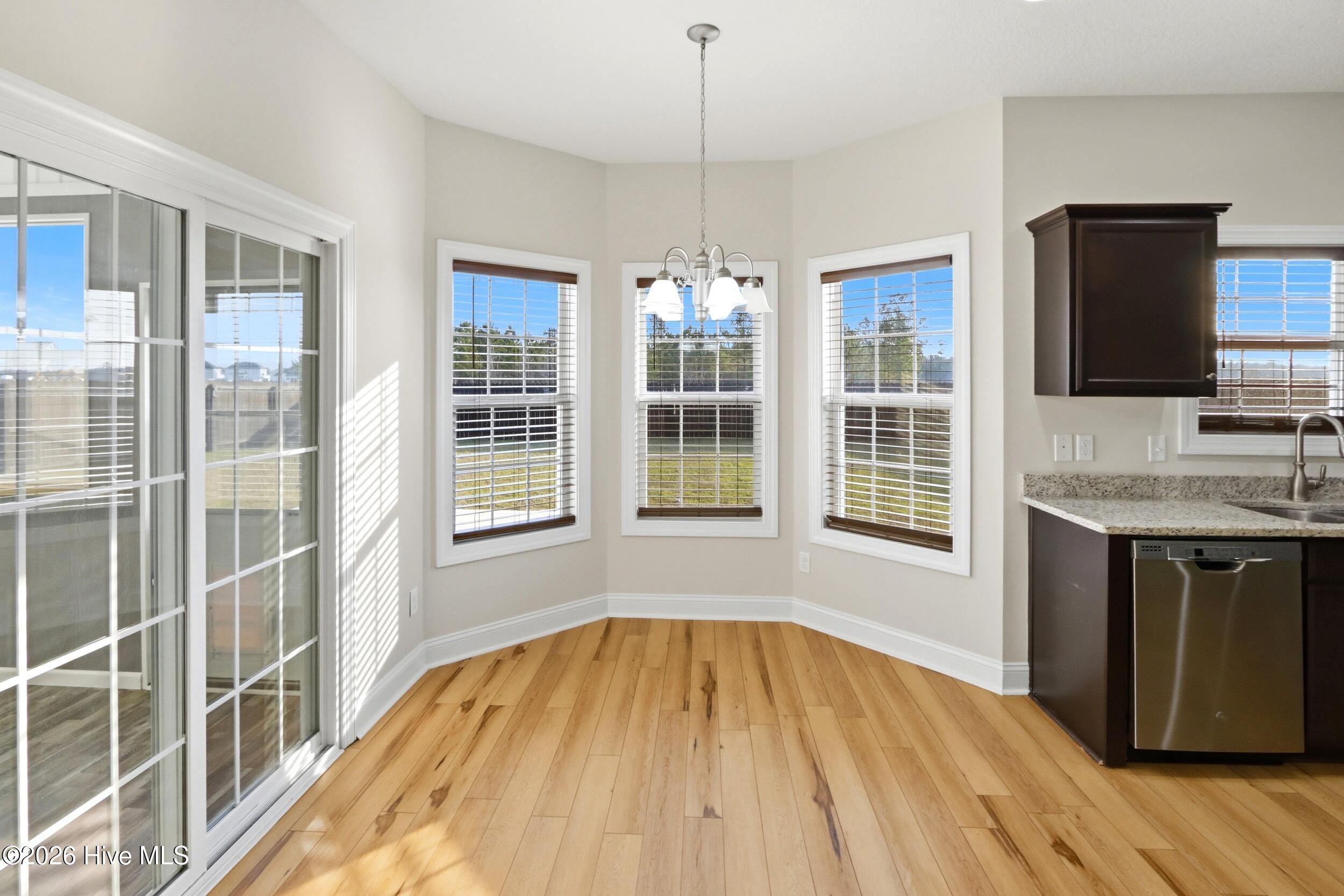 100569035 | Photo 16