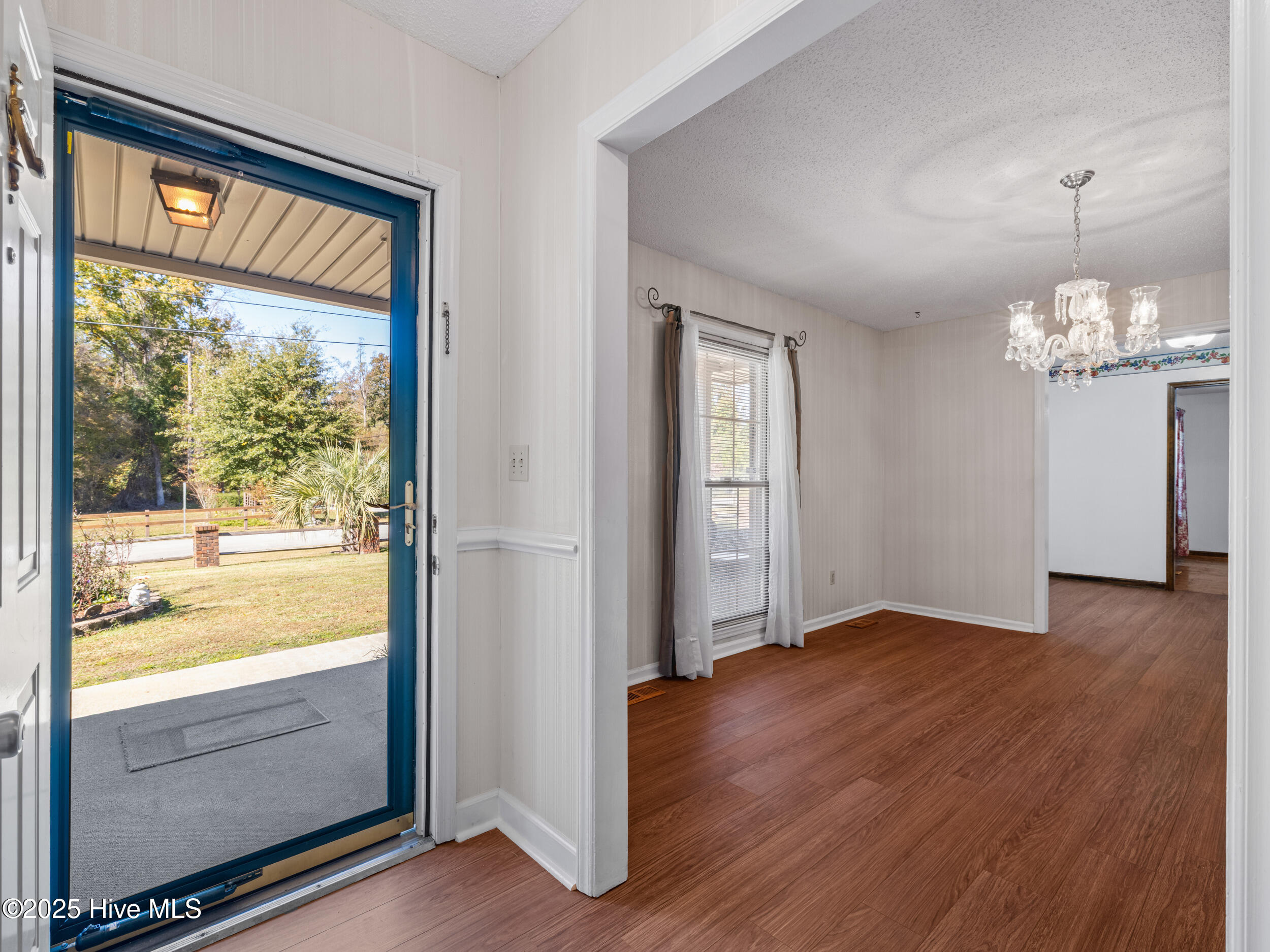 100544325 | Photo 16