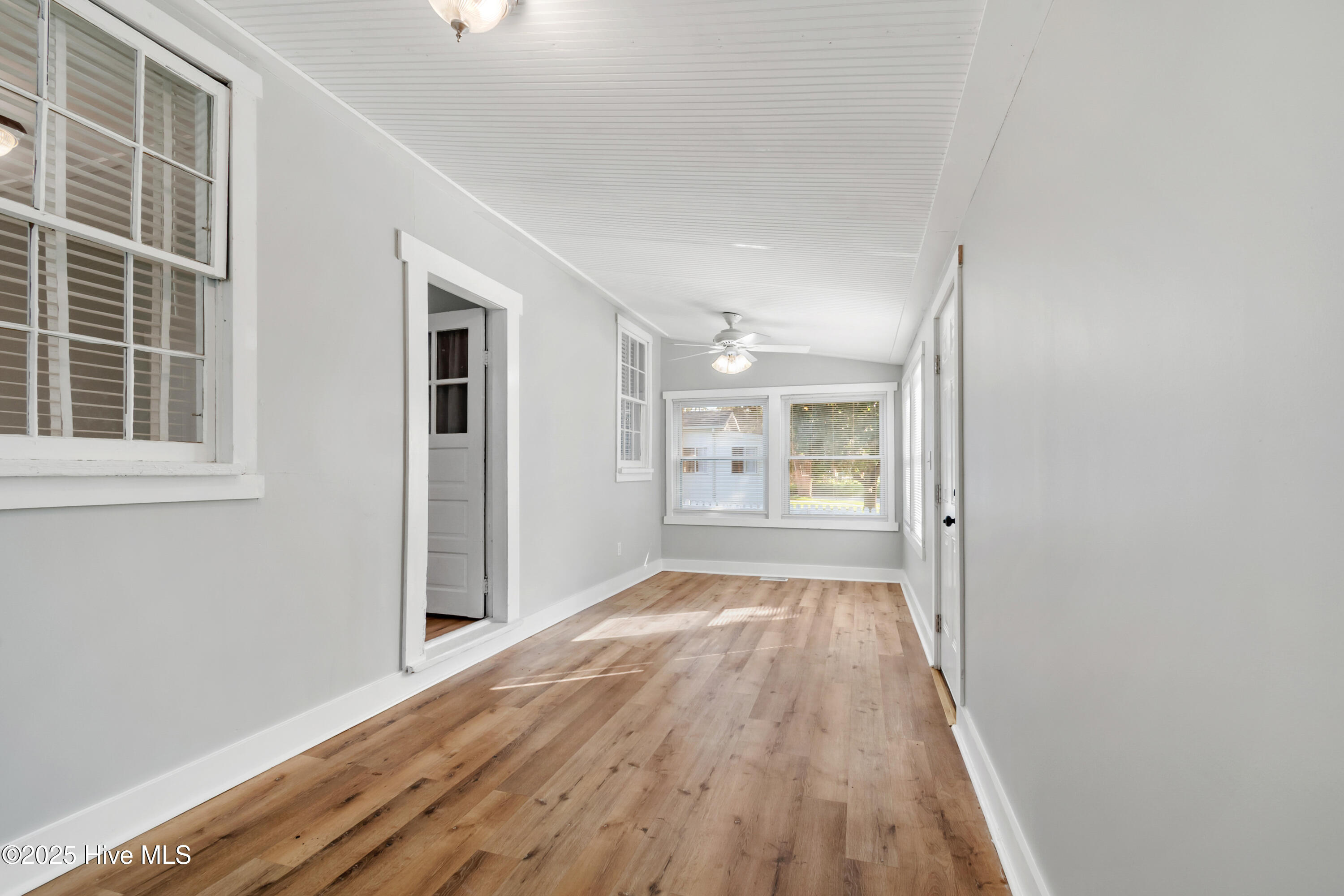 100551187 | Photo 22