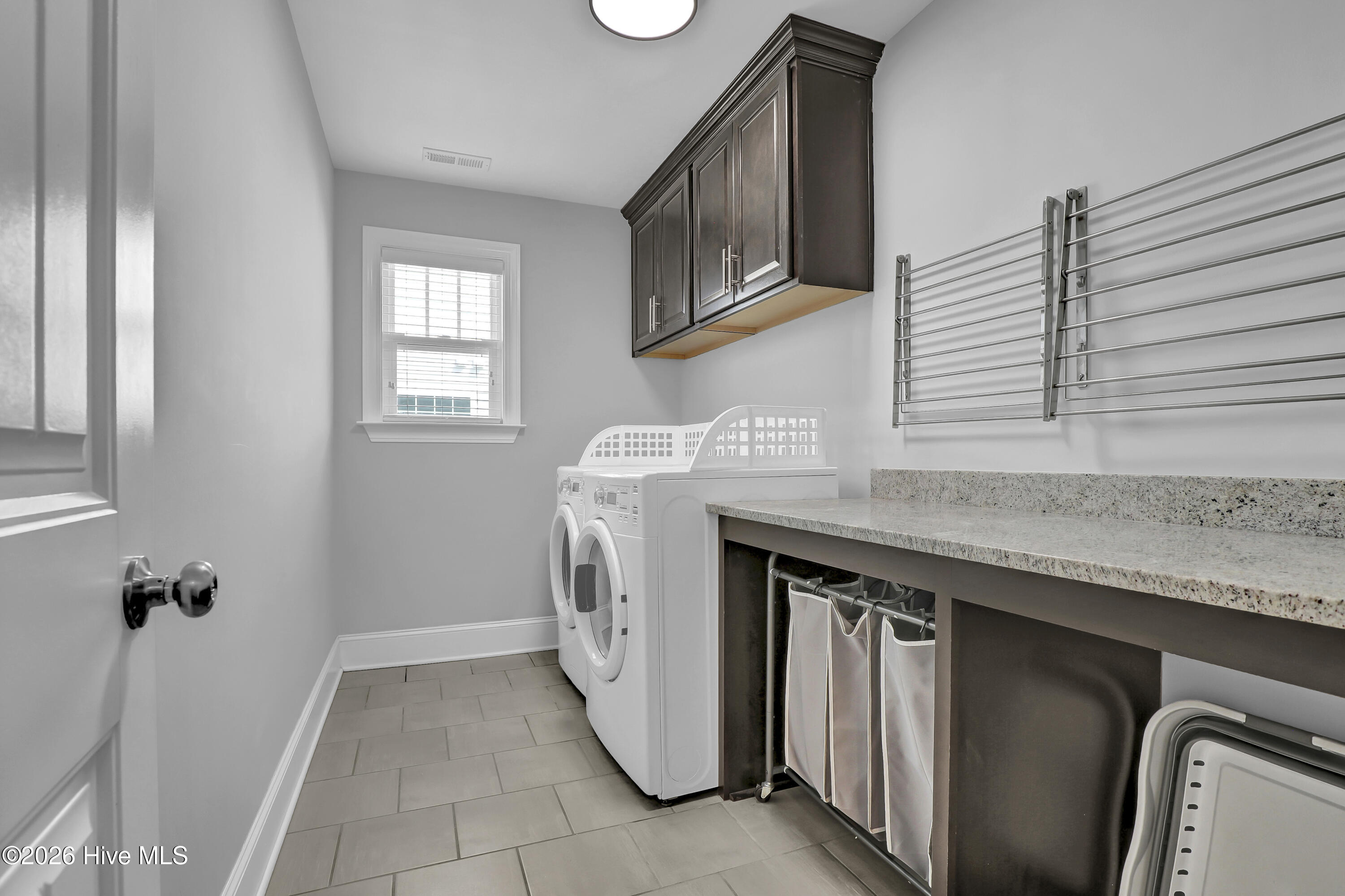 100569248 | Photo 44