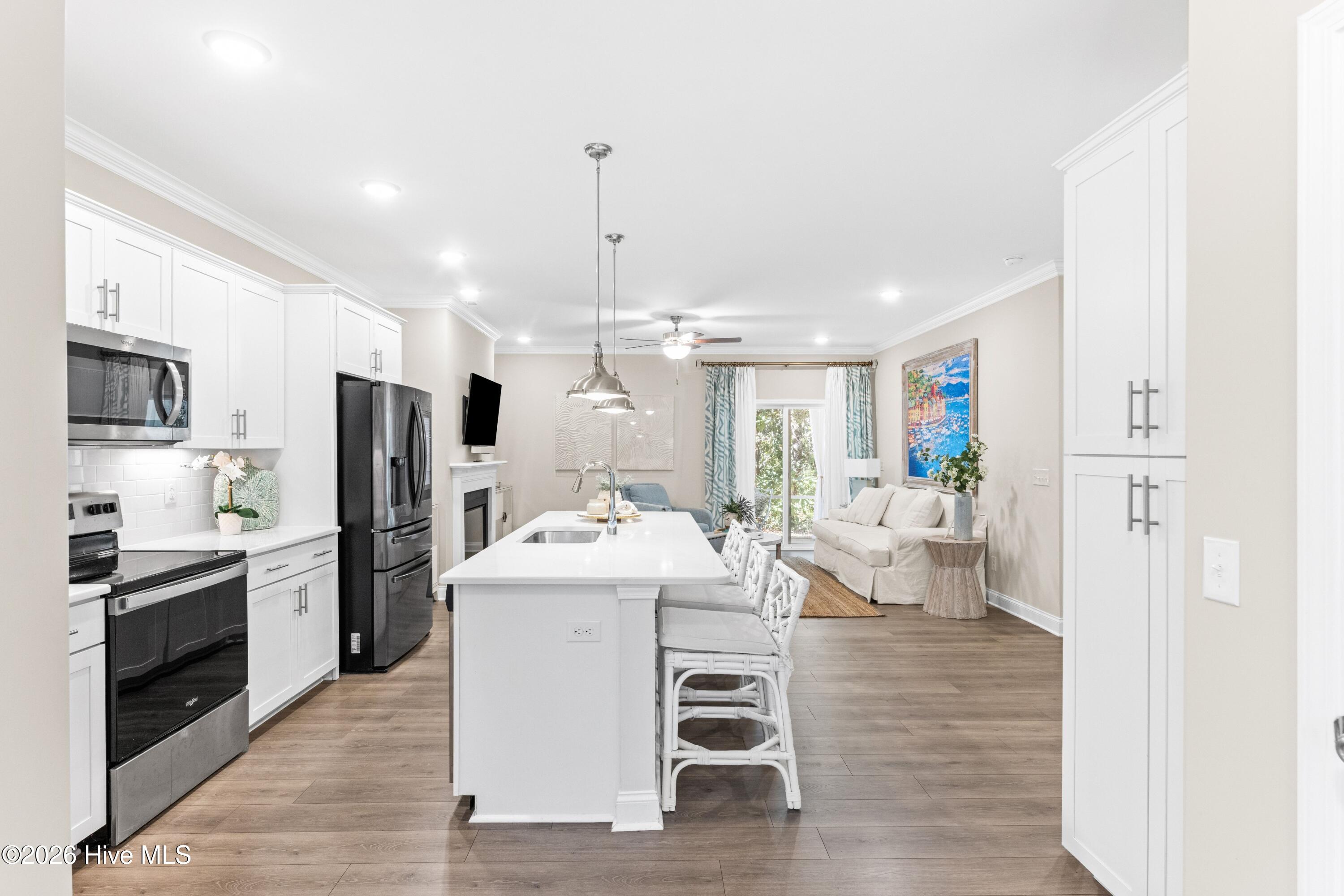 100561079 | Photo 12