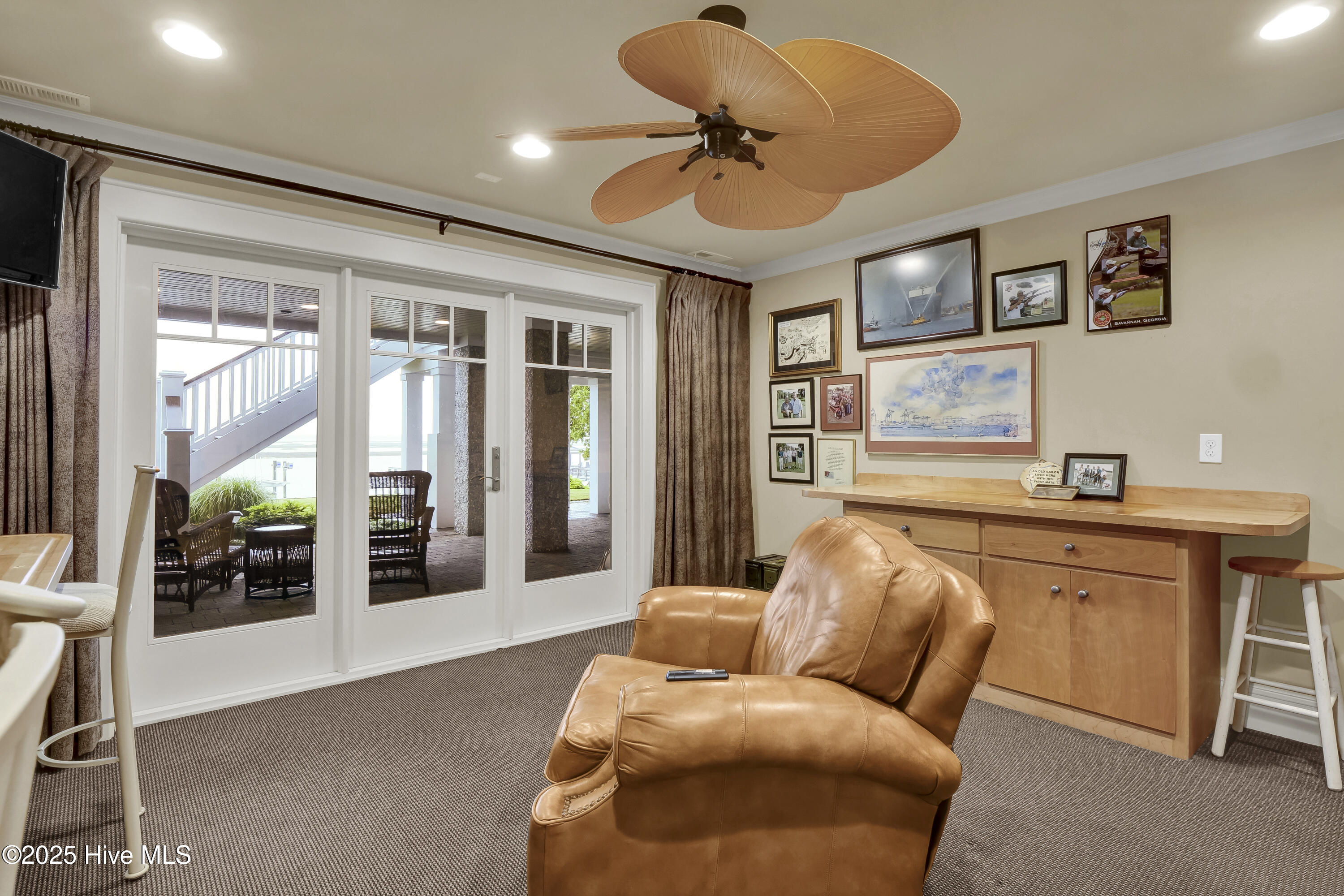 100504113 | Photo 51