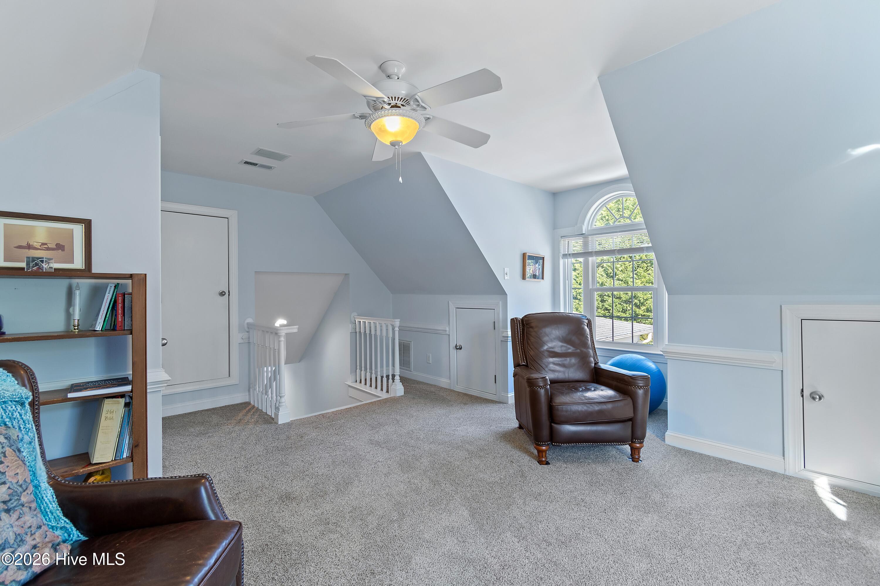 100561490 | Photo 43