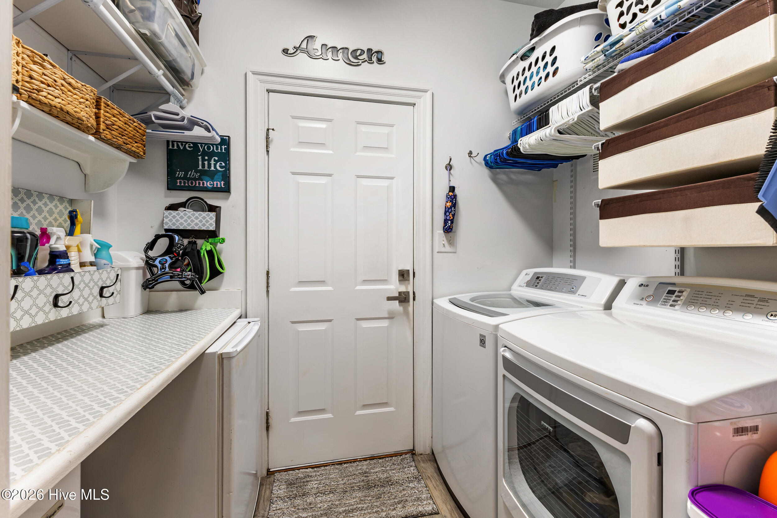 100569489 | Photo 41