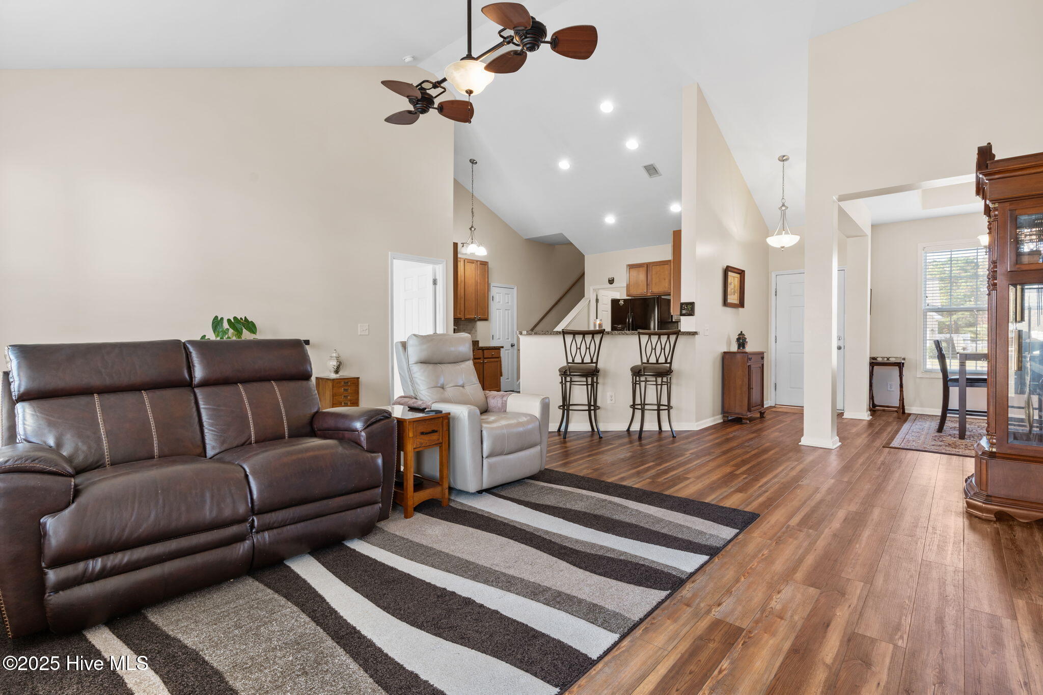 100540486 | Photo 11