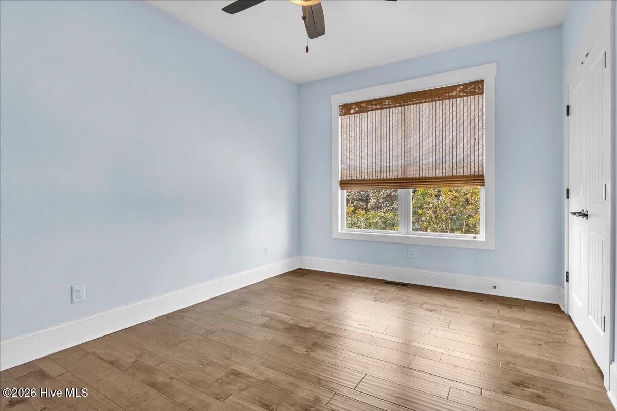 100558839 | Photo 47