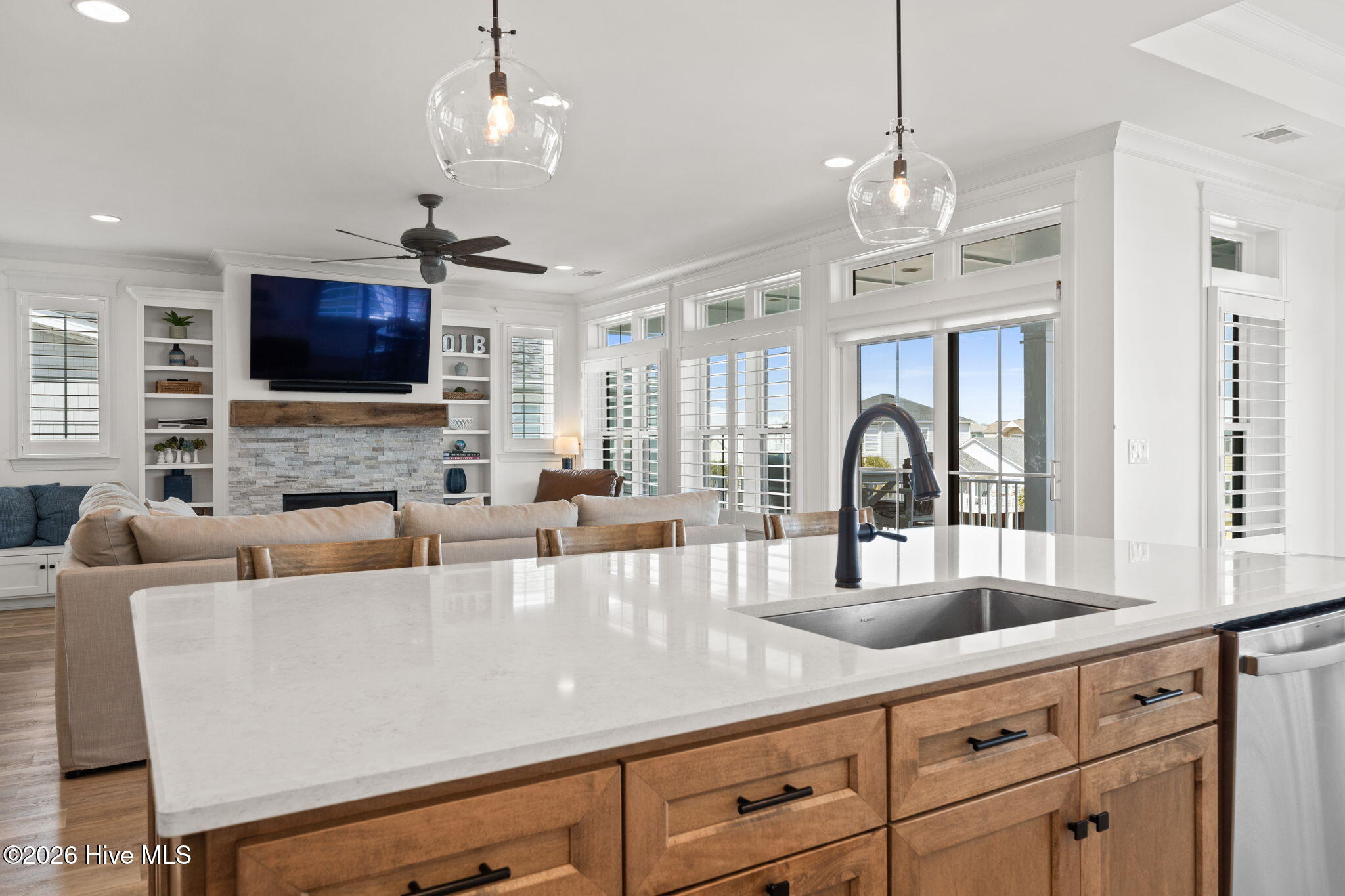 100562376 | Photo 14