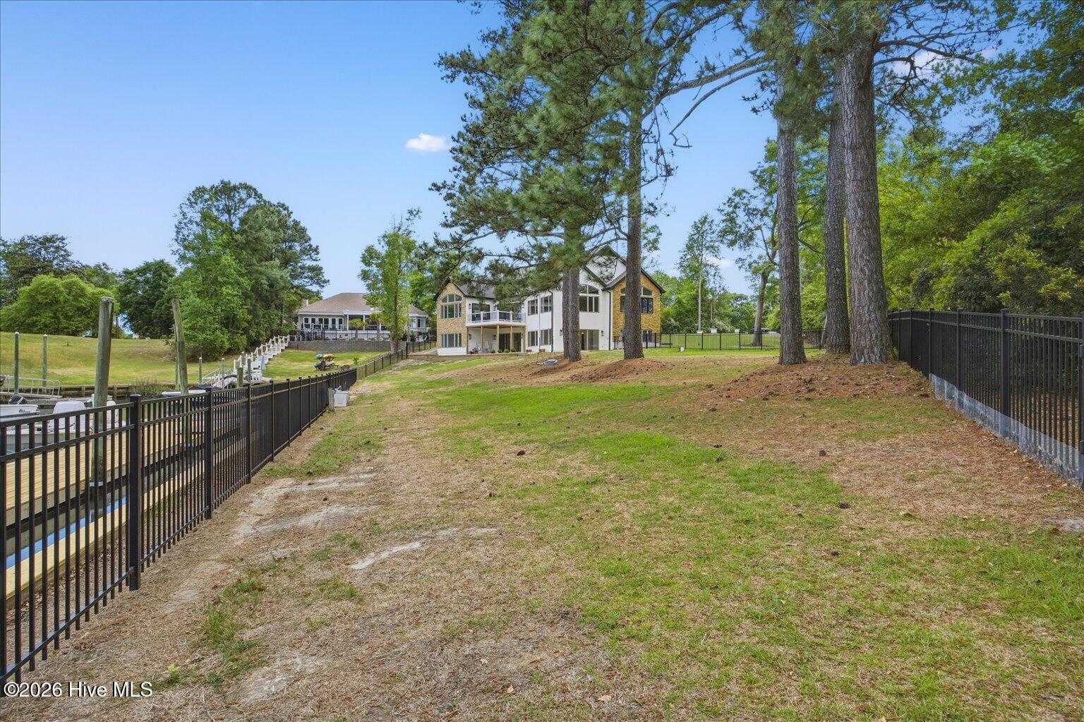 100569224 | Photo 43