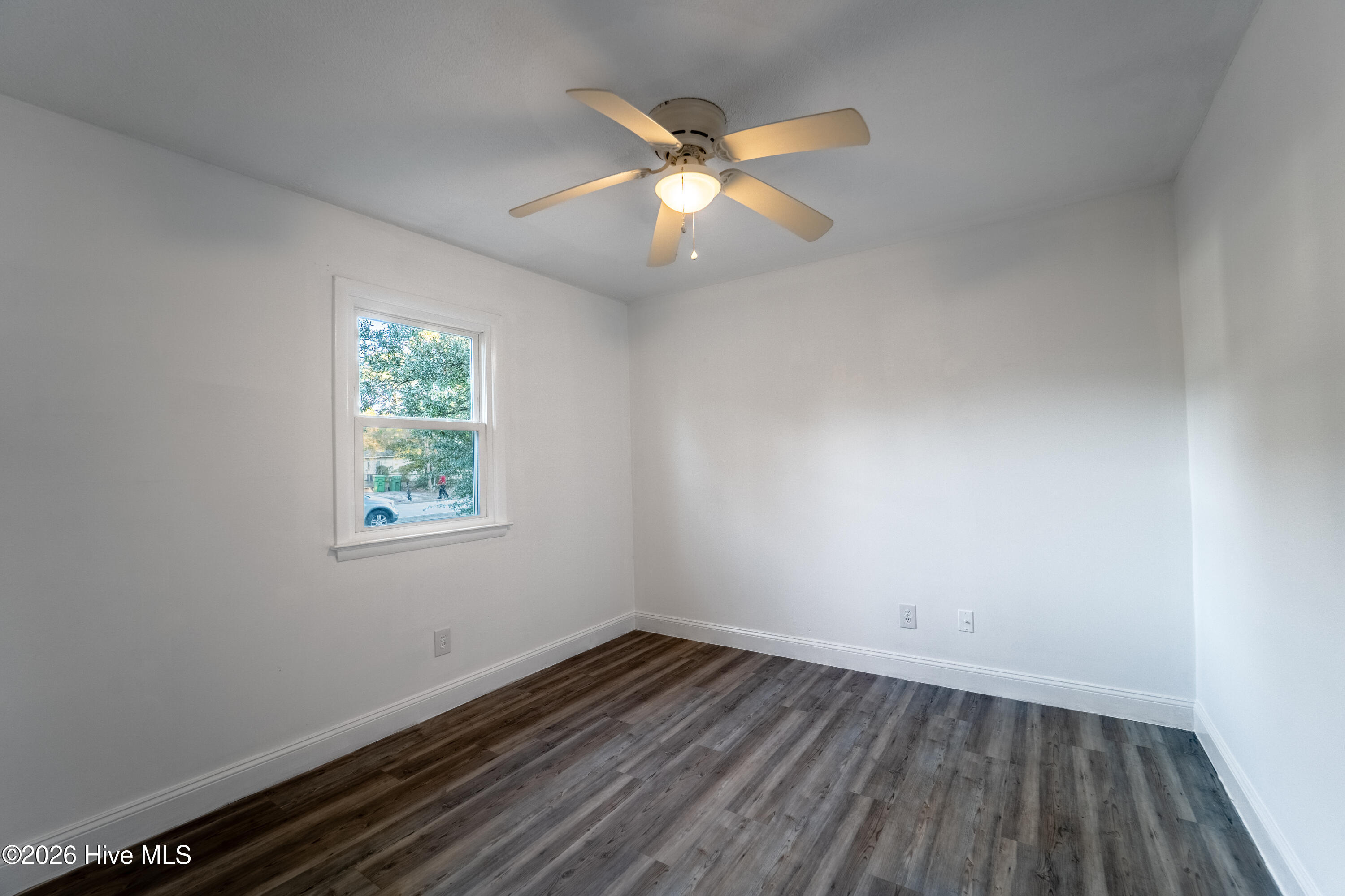 100548547 | Photo 12